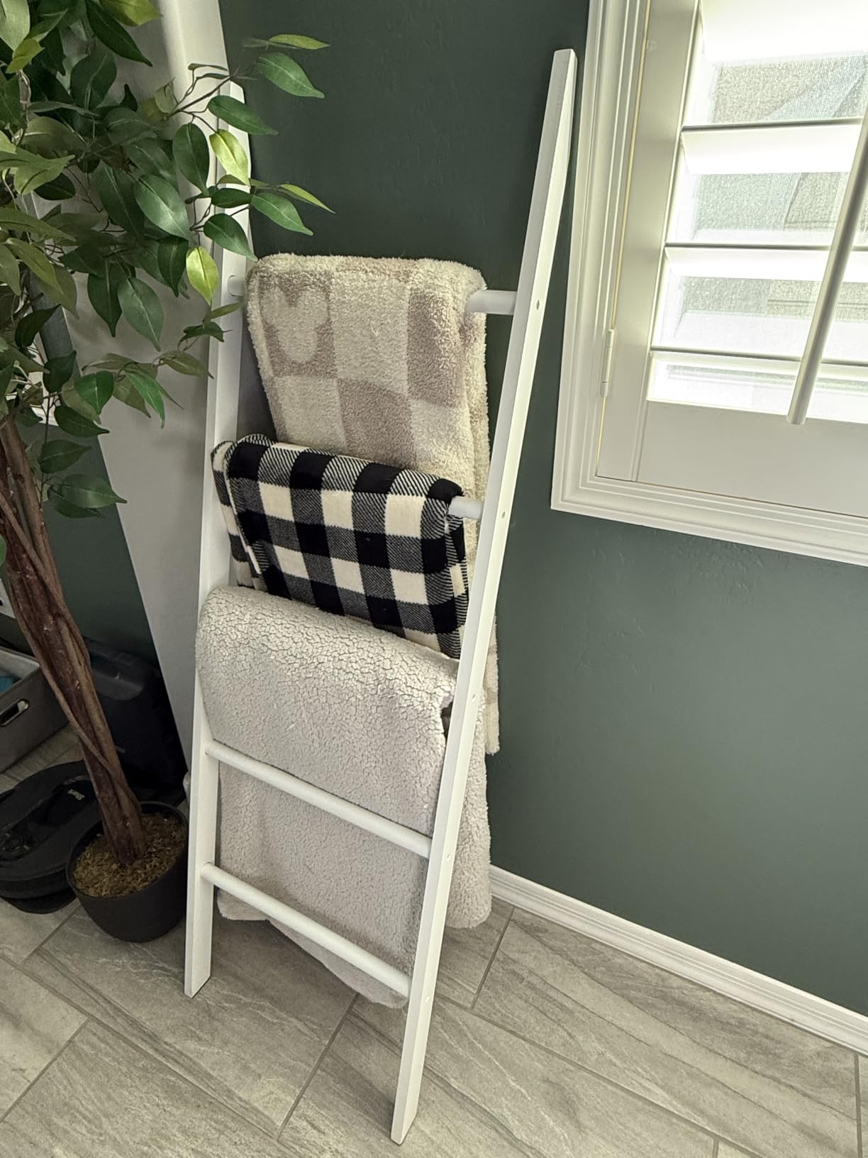 5-Tier Blanket Ladder Wooden, 5.3FT(63'') Blanket Quilt Holder Rack Decorative Ladders, Easy Assembly, Rustic Farmhouse Ladder Shelf for The Living Room Bedroom Bathroom Home Decor, Brown customer photo 1