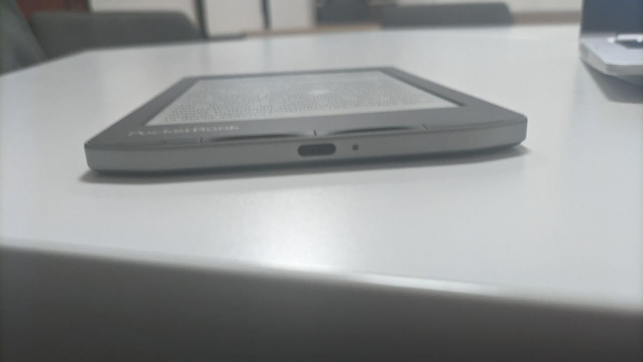PocketBook Verse E-Readers | Eye-Friendly 6'' E-Ink Carta™ HD Touchscreen | Adjustable SMARTlight | Up to 1 Month of Battery Life | WiFi & Memory Card Slot | E-Book Reader in Misty Grey customer photo 2