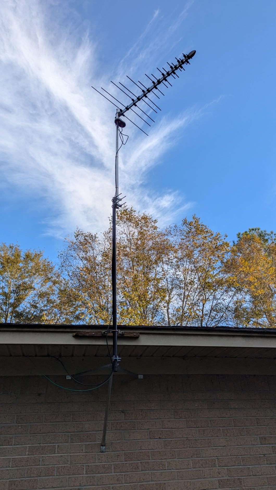 Antennas Direct Element Uni-Directional UHF VHF Outdoor HDTV Antenna, 60+ Mile Range, 4K 8K UHD, NEXTGEN TV with All-Weather Adjustable Mounting Hardware customer photo 2
