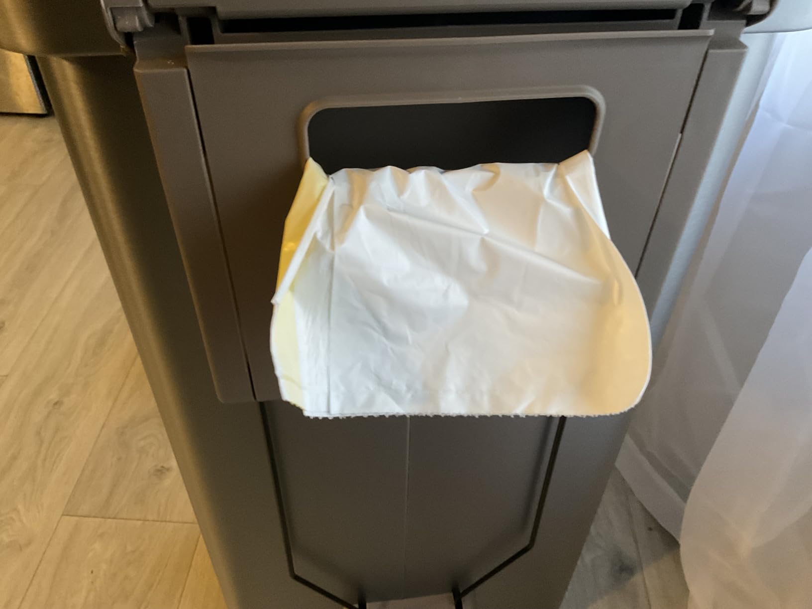 EKO Hudson Matte Stainless 75 Liter/20 Gallon Step Trash Can with Rear Trash Bag Storage Compartment customer photo 2