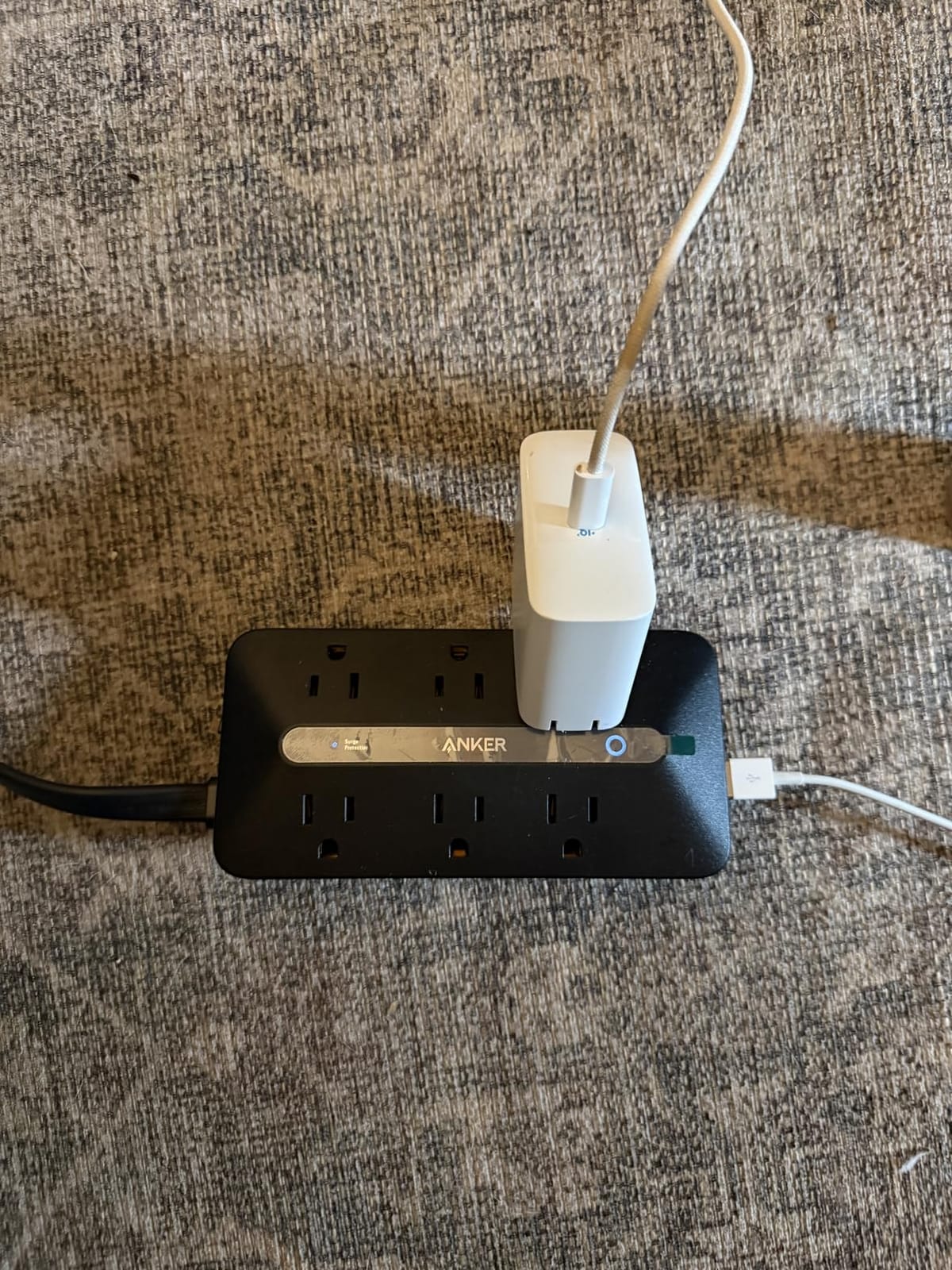 Anker Power Strip with 300J Surge Protector, 5ft Outlet Extender, 20W, 6AC customer photo 1