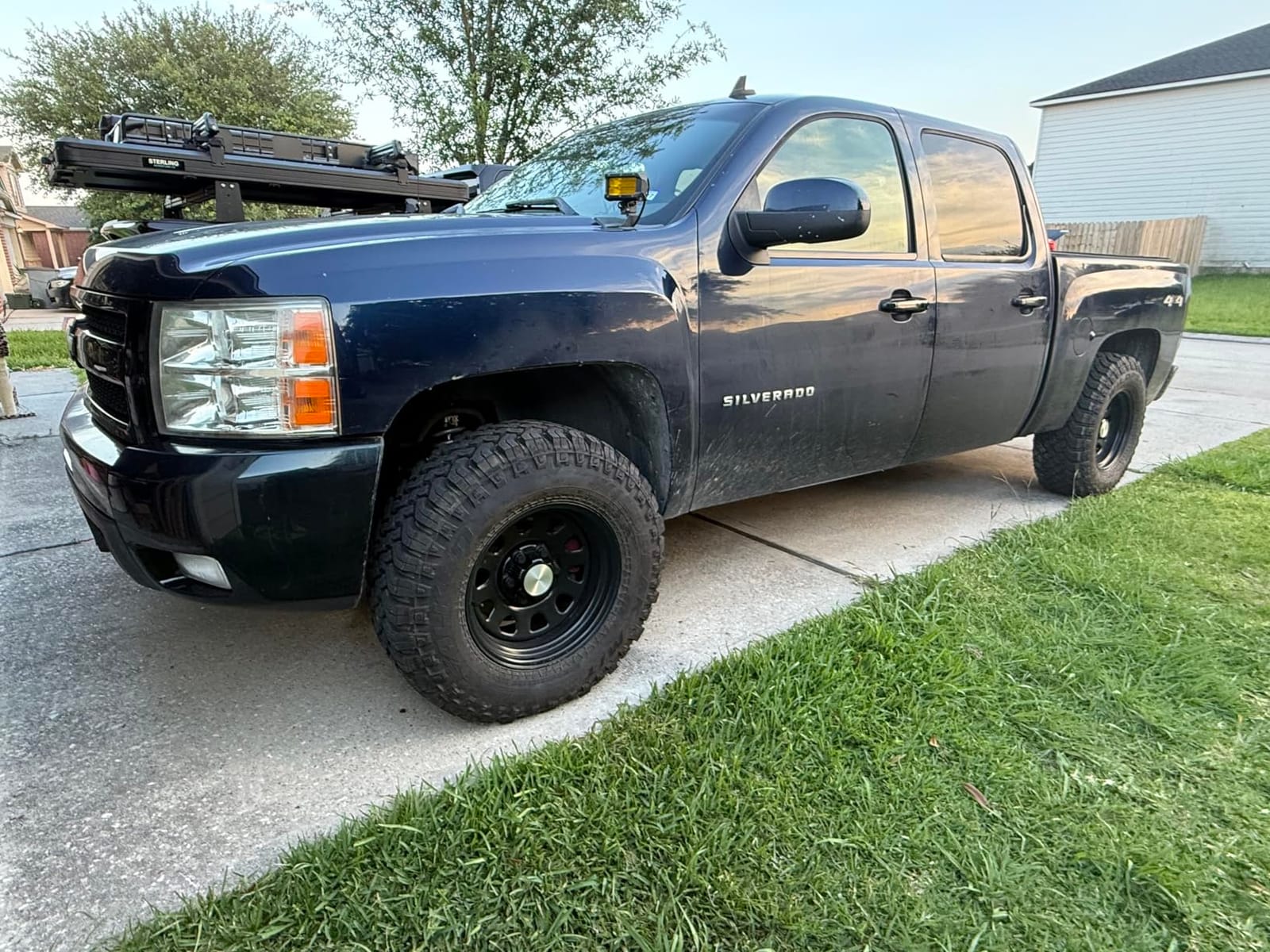 Rough Country Black Steel Wheel - 17x9, 6x5.5 Bolt Pattern, 12mm Offset, 4.25 Bore, Heavy-Duty D-Window Off-Road Rim for Trucks & Jeeps customer photo 1