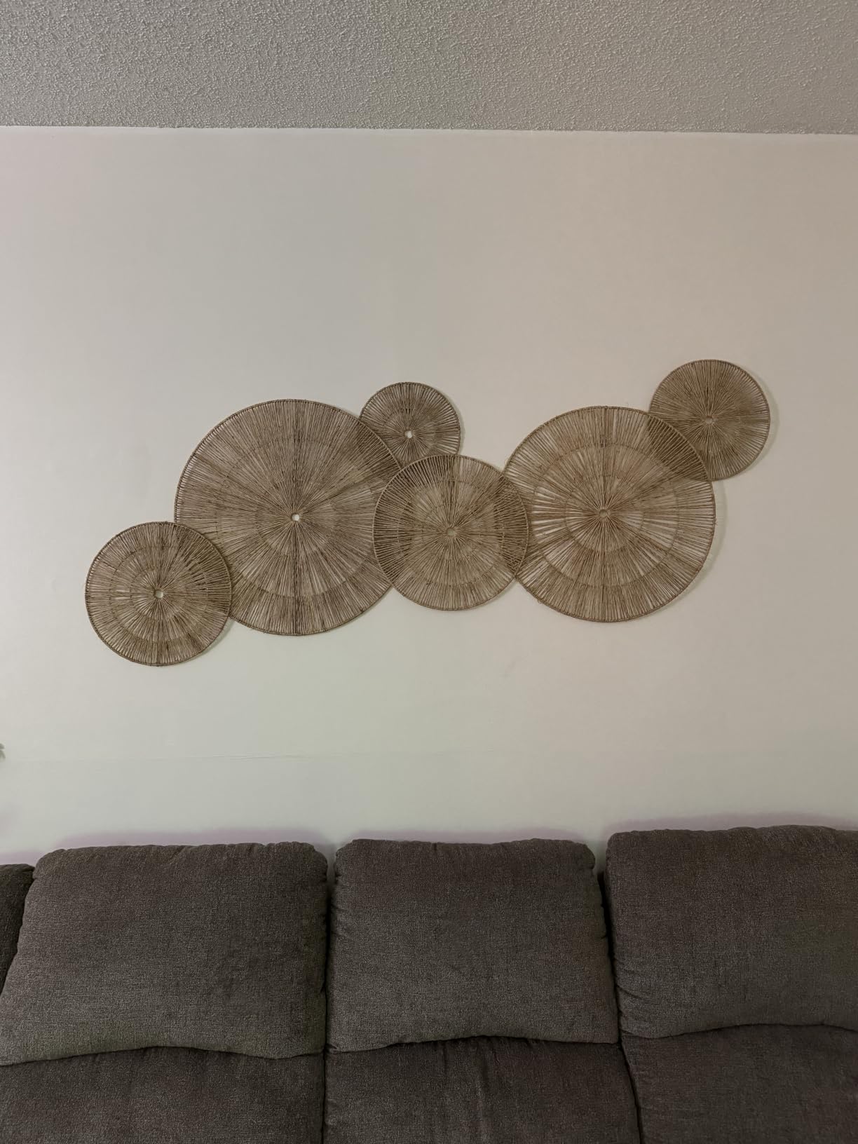 CHI AN HOME Wicker 23 Inch Jute Wall Decor Baskets, Set of 6 Extra Large Woven Jute Wall Plates, Decorative Baskets for Wall Arts, Wall Hanging for Bedroom, Living Room, Office customer photo 1