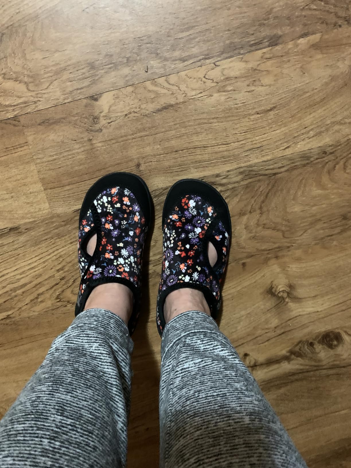 LeIsfIt Womens Slippers Wide Toe Box Adjustable Diabetic House Shoes customer photo 1