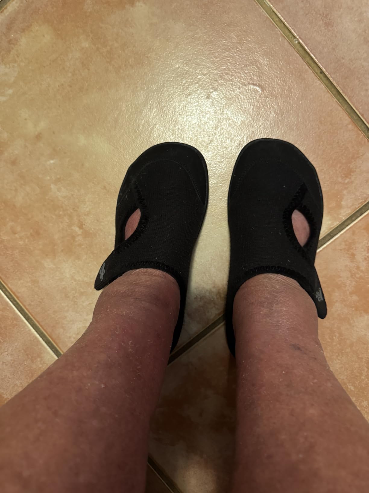 LeIsfIt Womens Slippers Wide Toe Box Adjustable Diabetic House Shoes customer photo 2