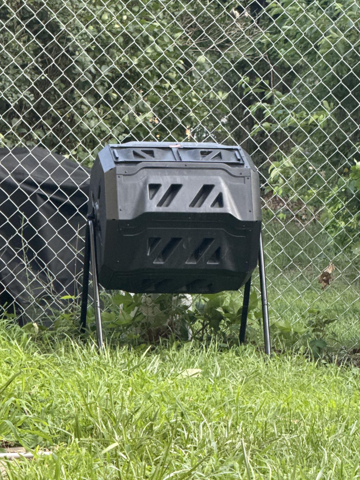 VEVOR Compost Bin, 43-Gal Dual Chamber Composting Tumbler, Large Tumbling Rotating Composter with 2 Sliding Doors and Steel Frame, BPA Free customer photo 1