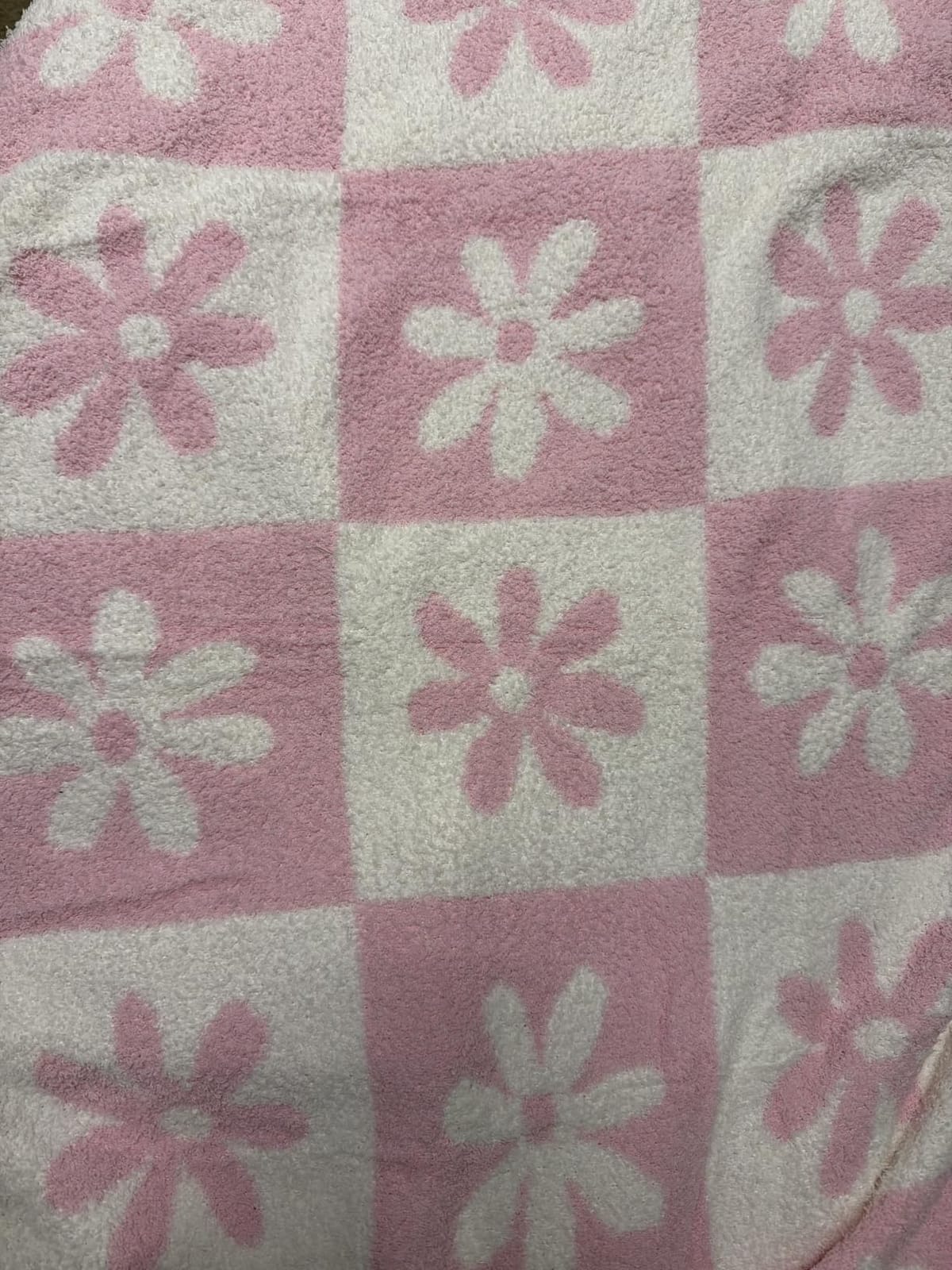 Snuggle Sac Checkered Blanket, Beige Throw Blanket for Couch Plaid Microfiber Fluffy Warm Cozy Fuzzy Soft Throw Blanket Reversible Checkered Blankets for Sofa, Chair, Bed, 50x60 inches customer photo 1