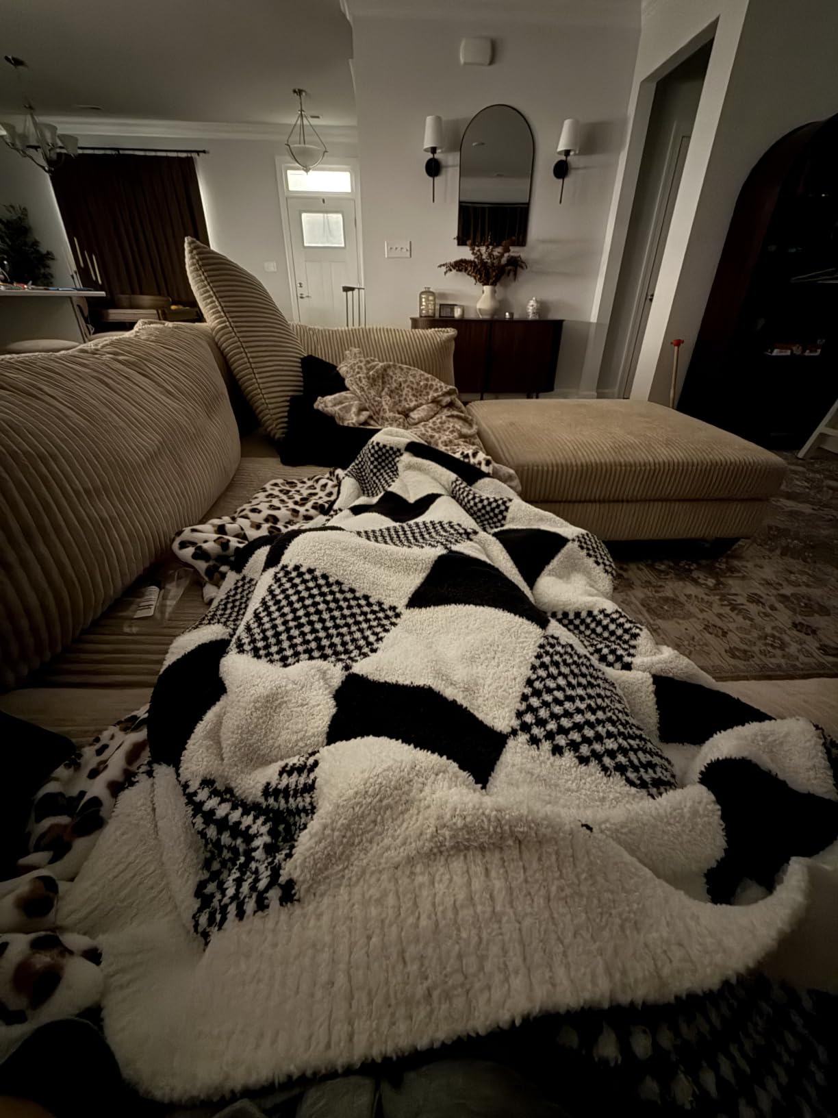 Snuggle Sac Checkered Blanket, Beige Throw Blanket for Couch Plaid Microfiber Fluffy Warm Cozy Fuzzy Soft Throw Blanket Reversible Checkered Blankets for Sofa, Chair, Bed, 50x60 inches customer photo 2