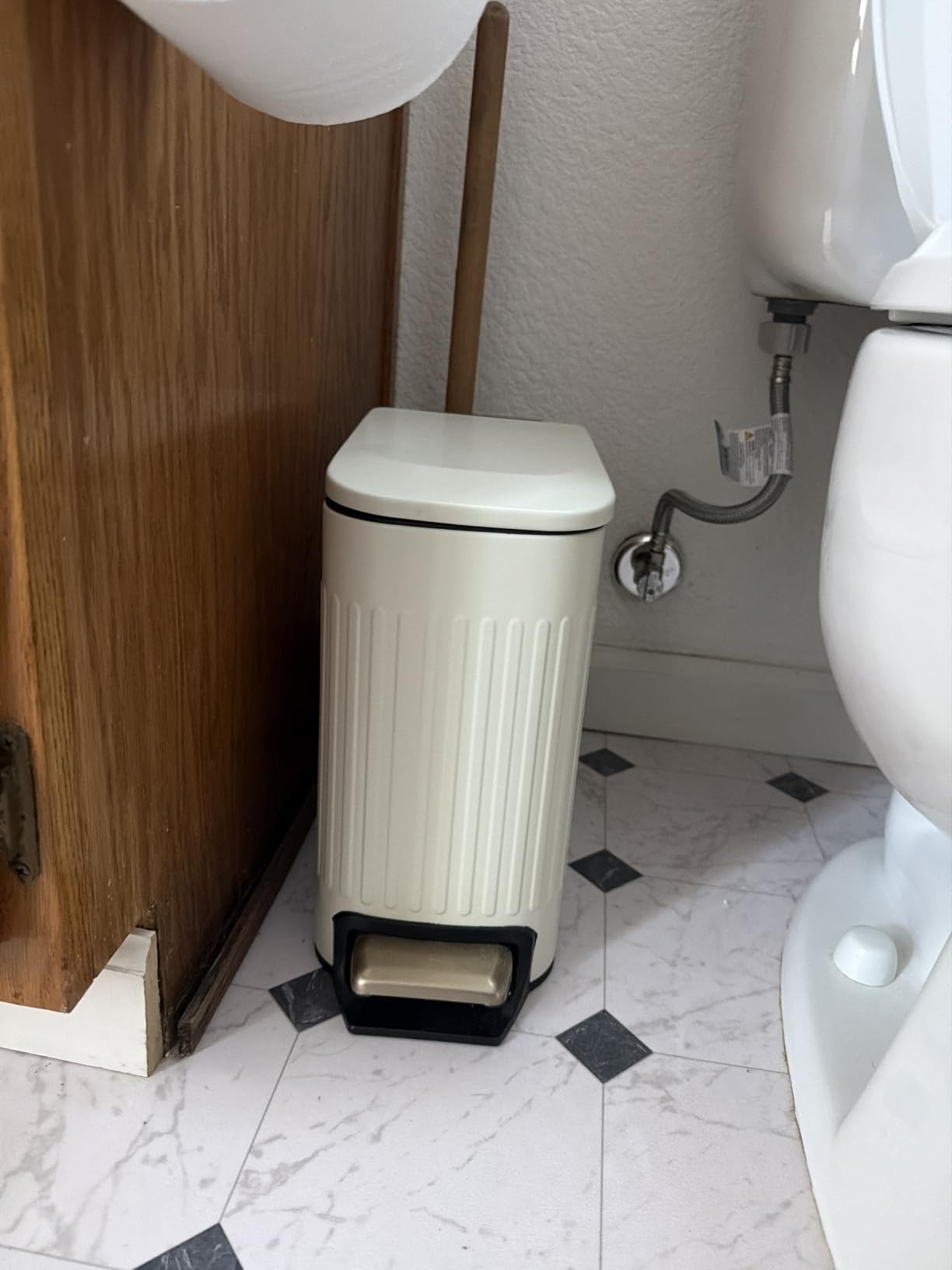 CEROELDA Small Bathroom Trash Can with Lid Soft Close-5L/1.3 Gal Stainless Steel Garbage Can-Step Pedal Wastebasket Slim Trash Bin for Office, Bedroom, Toilet, Live Room-White customer photo 1