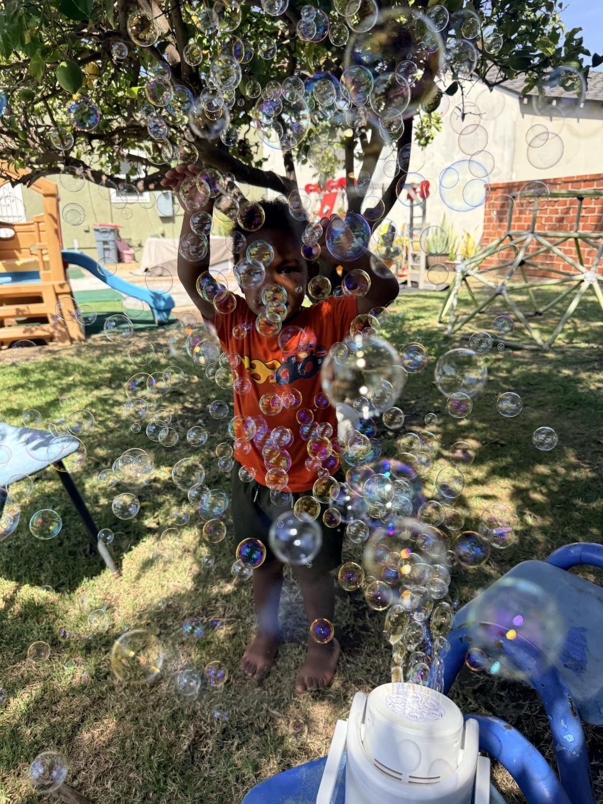 IFLOVE Bubble Machine for Kids 3+,Automatic Bubble Blower for Parties White customer photo 2