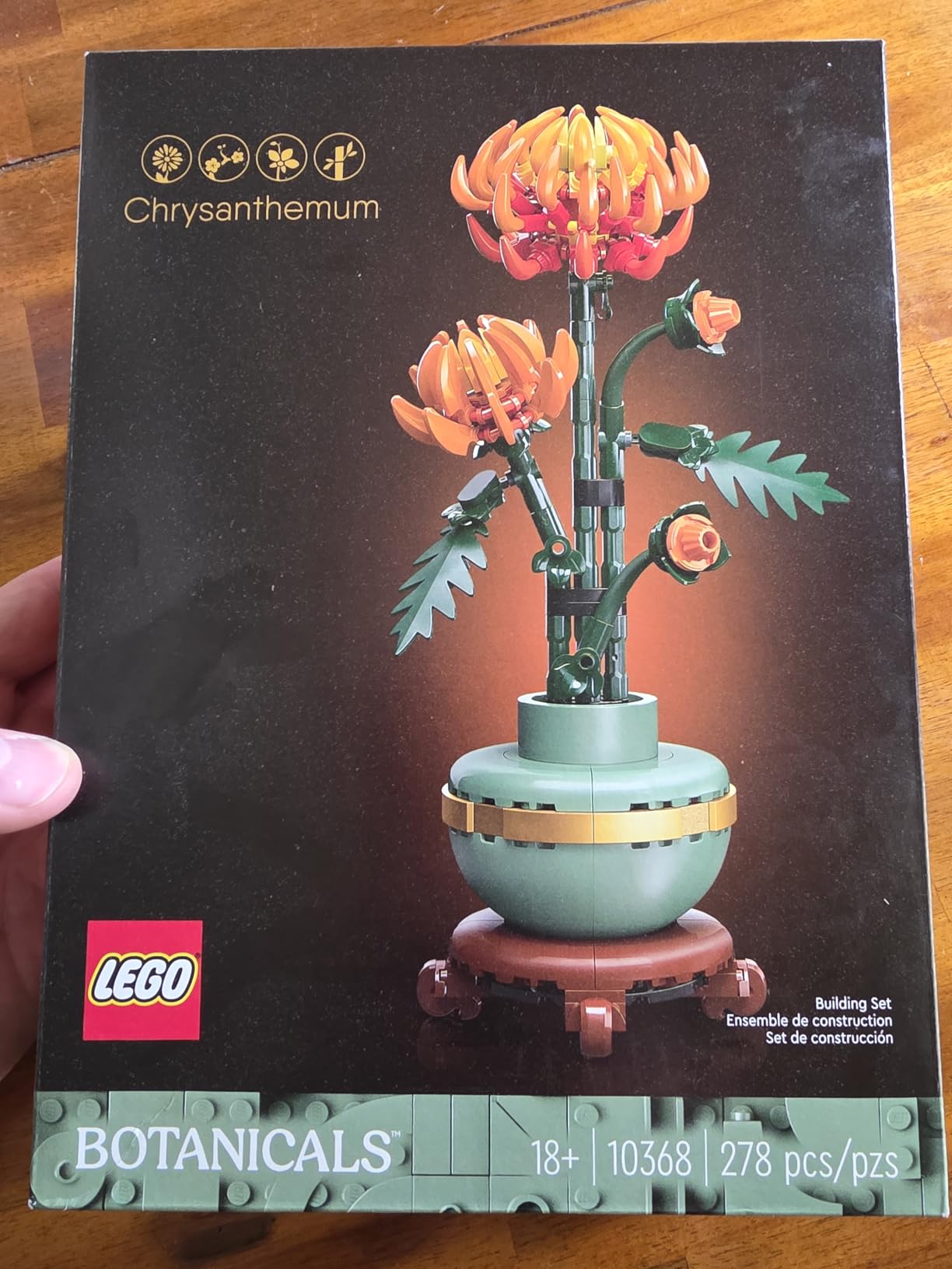 LEGO Botanicals Chrysanthemum Building Set for Adults Ages 18+ - Artificial Flower for Dinner Table Centerpieces & Decoration - Gift for Birthdays - 10368 customer photo 1
