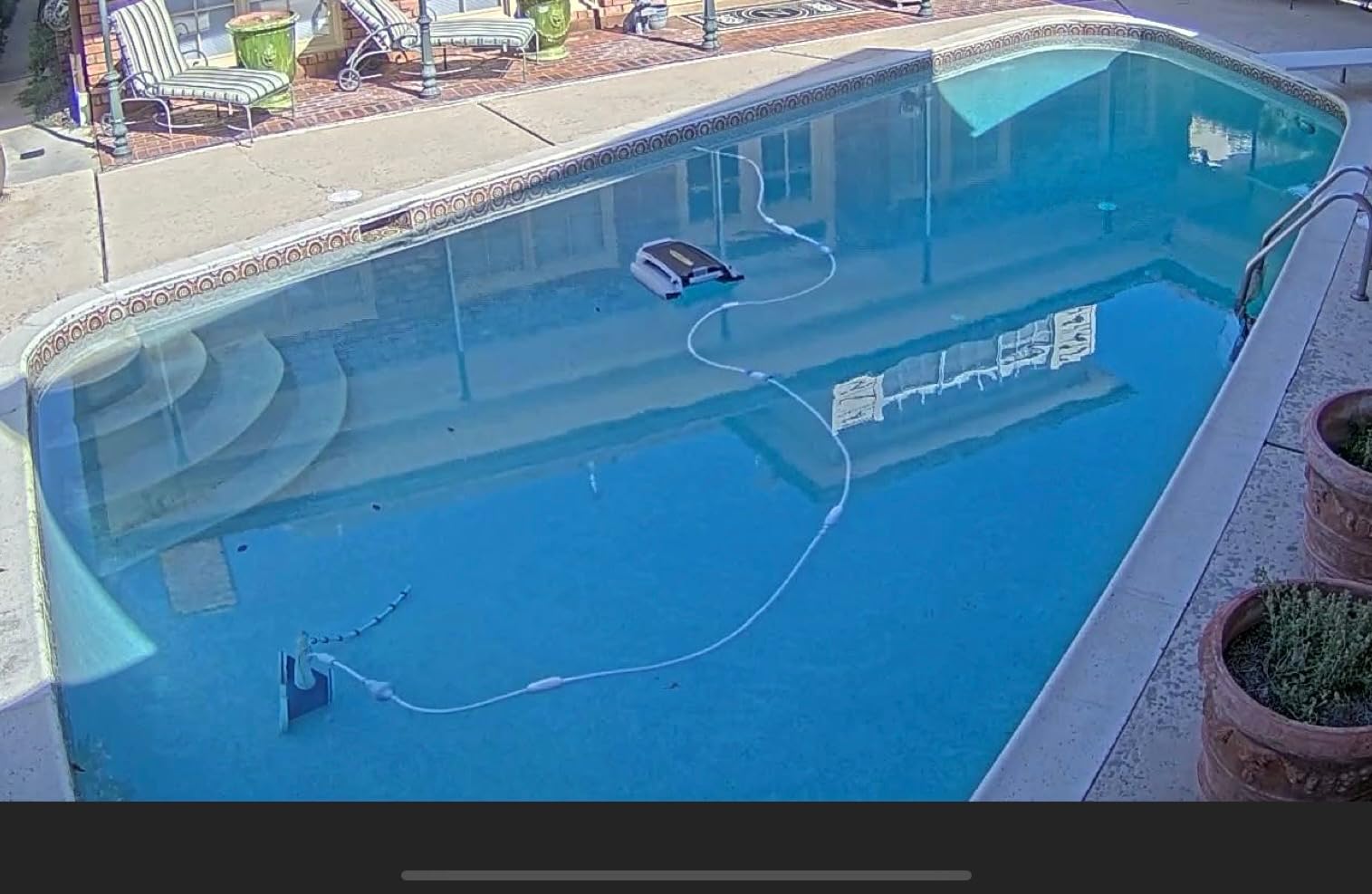 Betta SE Plus - Solar-Powered Robotic Pool Skimmer with 24/7 Continuous Cleaning Power, Dual Charging Options, Twin Salt Chlorine Tolerant Motors, and Shallow Water Safeguard customer photo 2