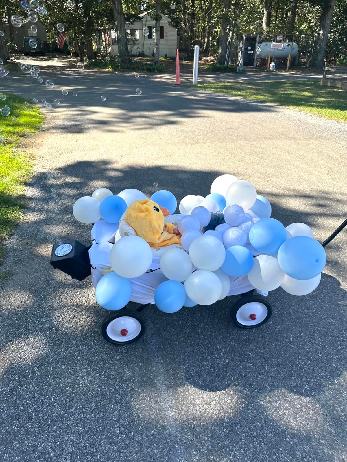 Bubble Machine Automatic Bubble Blower for Kids: Battery Operated Bubble Maker for Toddlers 1-3 | 20000+ Bubbles Per Min Contain 6 AA Battery | Outdoor Toys for Parties Birthday Wedding customer photo 1