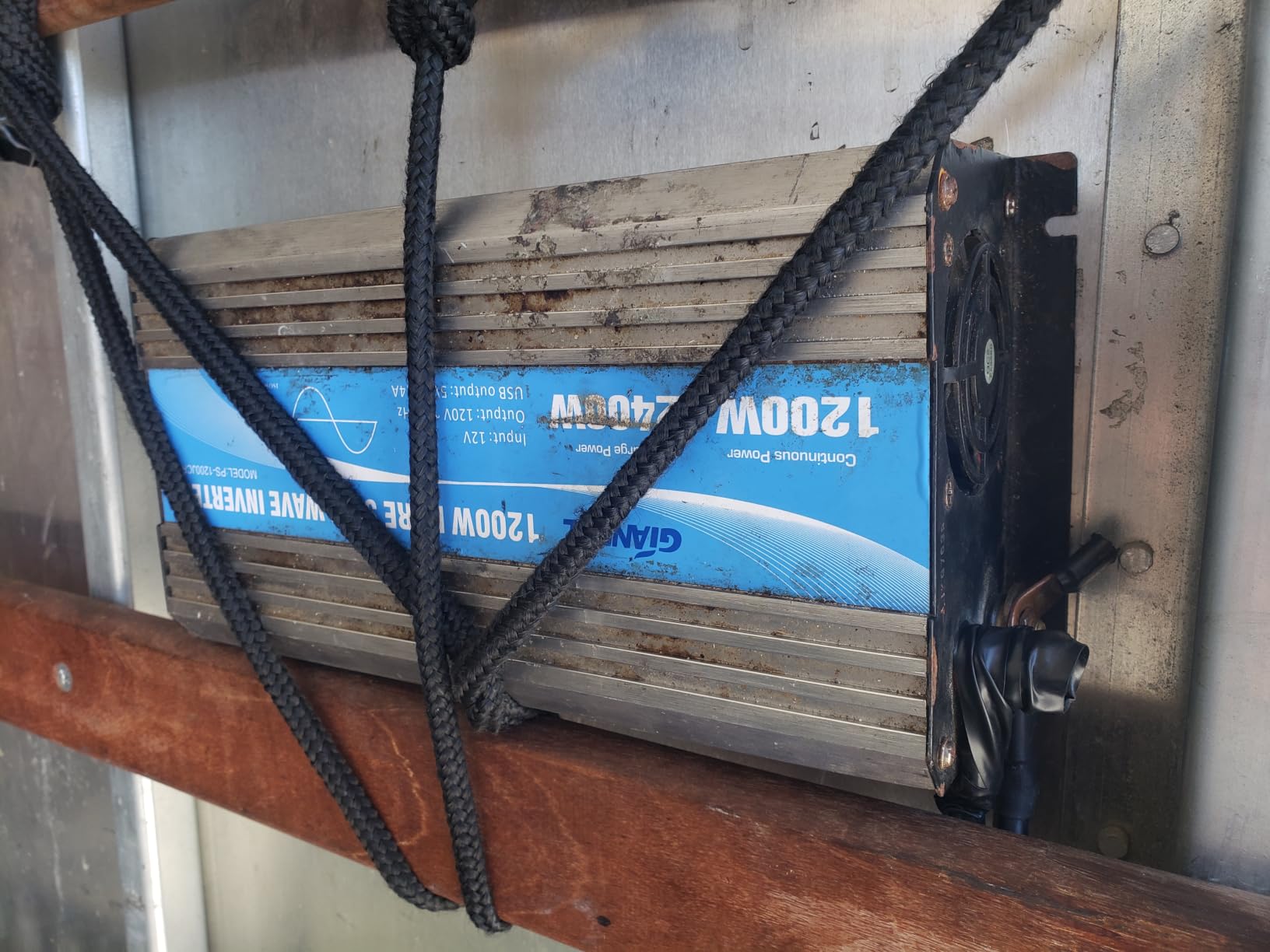 3000 W Power Inverter Pure Sine Wave,6100W Max,12V DC to 120V AC customer photo 2