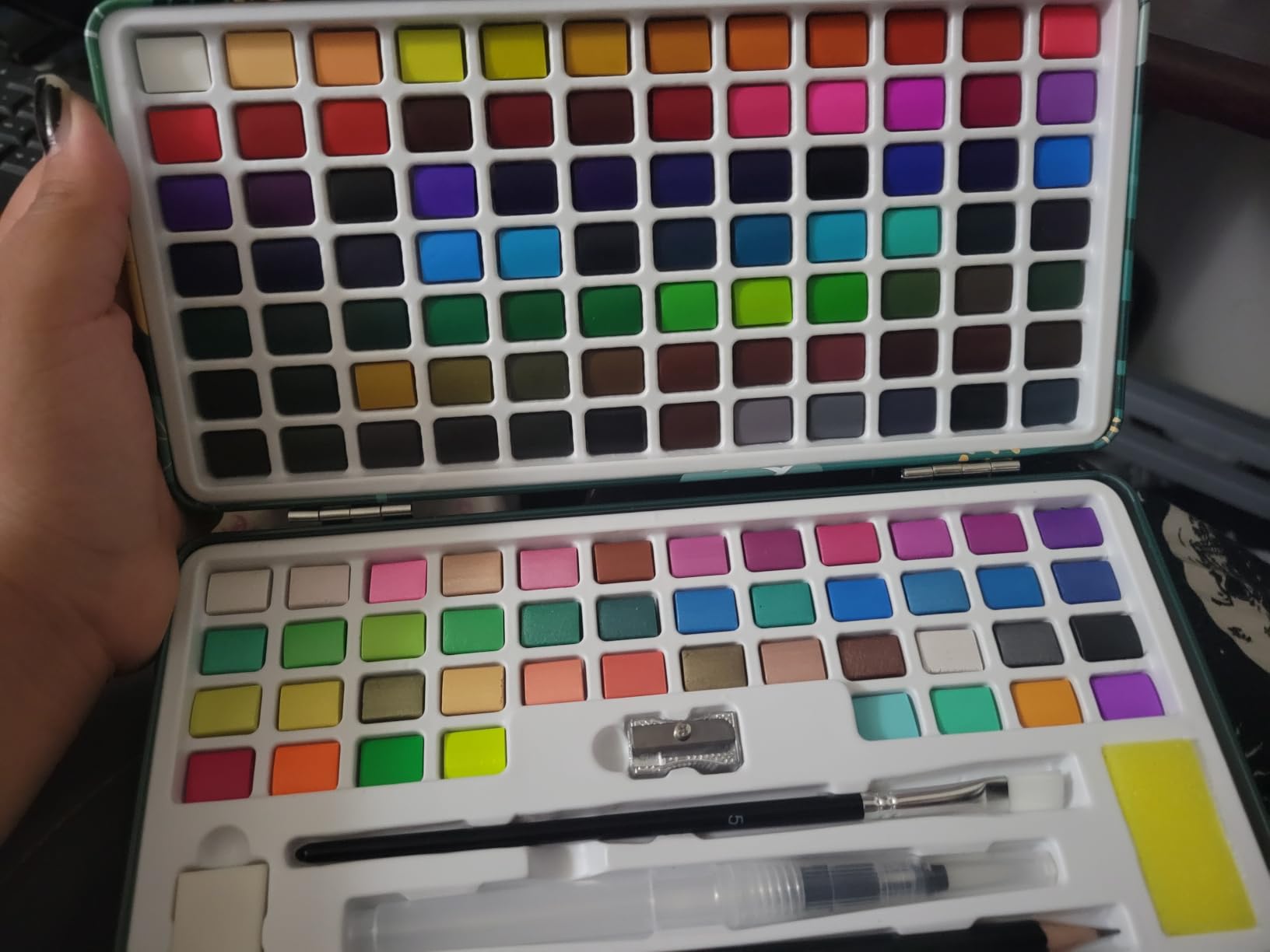 Artecho 168-Color Watercolor Paint Set with Metallics, Tin Case customer photo 2