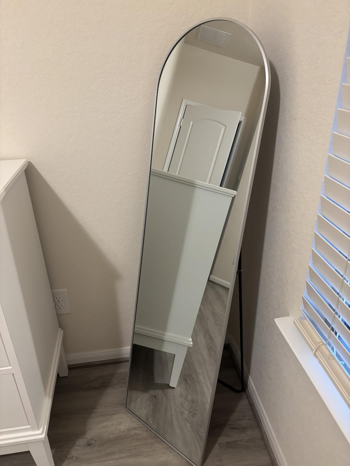 Delma Arched Full Length Mirror with Stand, Black Floor Mirror | Aluminium alloy frame with HD float glass for distortion-free reflection. Free standing or wall mounted. customer photo 1