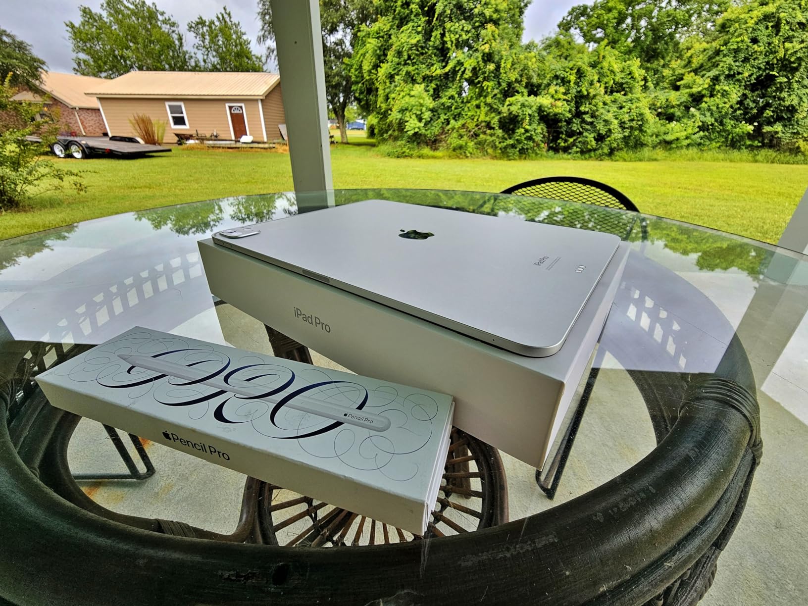 Apple iPad Pro 13-Inch (M4): Built for Apple Intelligence, Ultra Retina XDR Display, 512GB, 12MP Front/Back Camera, LiDAR Scanner, Wi-Fi 6E, Face ID, All-Day Battery Life — Space Black customer photo 1