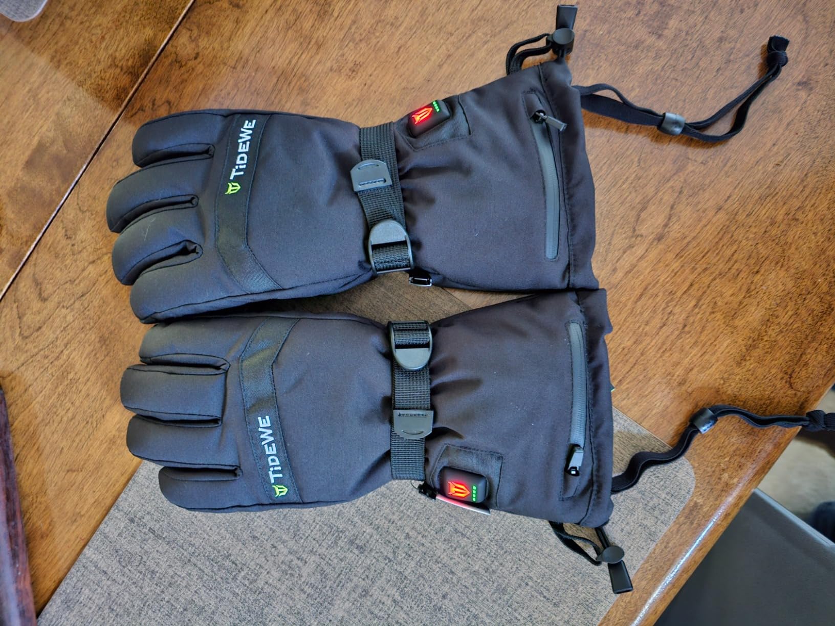 TIDEWE Heated Gloves for Men & Women, Hunting Waterproof Rechargeable Gloves with 2 Battery Packs, 3 Heat Settings, 3M Cotton Insulated for Skiing & Fishing | Hunting Waterproof Rechargeable Gloves with 2 Battery Packs, 3 Heat Settings, 3M Cotton Insulated for Skiing & Fishing customer photo 1