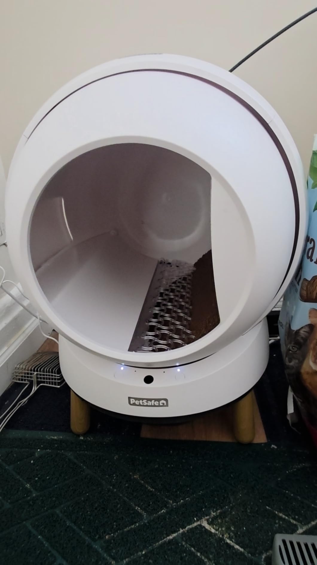 PetSafe ScoopFree SmartSpin Self-Cleaning Litter Box, White, Up to 2 Weeks of Hands-Free Cleaning, 4x Better Odor Control, App Monitors Weight & Litter Habits, For Cats up to 25 Lbs customer photo 2