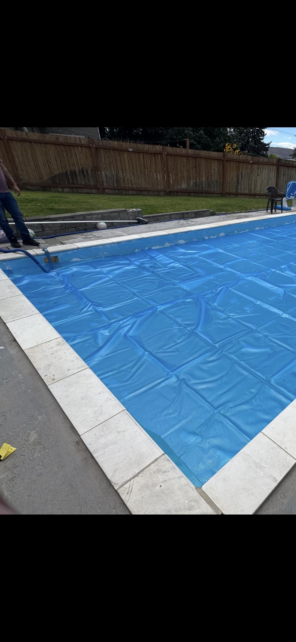 VEVOR Solar Pool Cover 28 x 14 ft, 16 Mil Rectangle Solar Blanket Blue | for Inground & Above Ground Pools, PE Bubble Design, Cut-to-Fit Pool Cover for Heat Retention & Water Evaporation Reduction customer photo 1