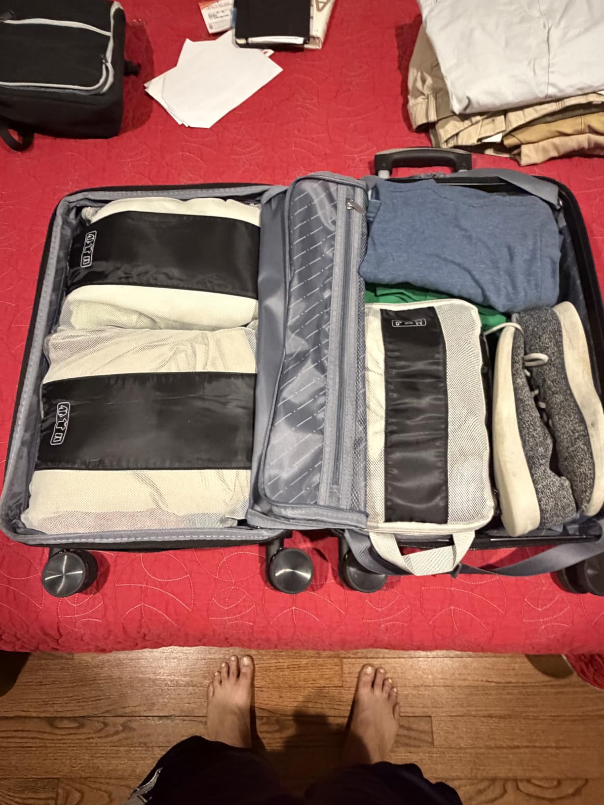 OlarHike 10 Set Compression Packing Cubes for Travel Essentials,Compressible Expandable Space Saver Bags for Organizing Clothes,Luggage Suitcase Garment Bags with Over 1000 pcs Mesh Holes(Black) customer photo 2