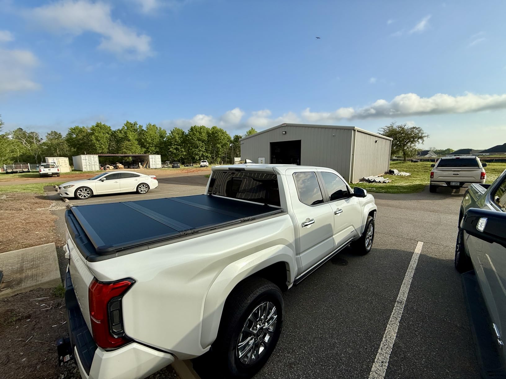 YITAMOTOR FRP Hard Tri-Fold Tonneau Cover for 2024-2026 Toyota Tacoma 5ft | FRP Hard Tri-folding Truck Bed Cover for Toyota Tacoma 2024 2025 2026 5 Feet Bed with Deck Rail System (Excl. Trail Edition) customer photo 1