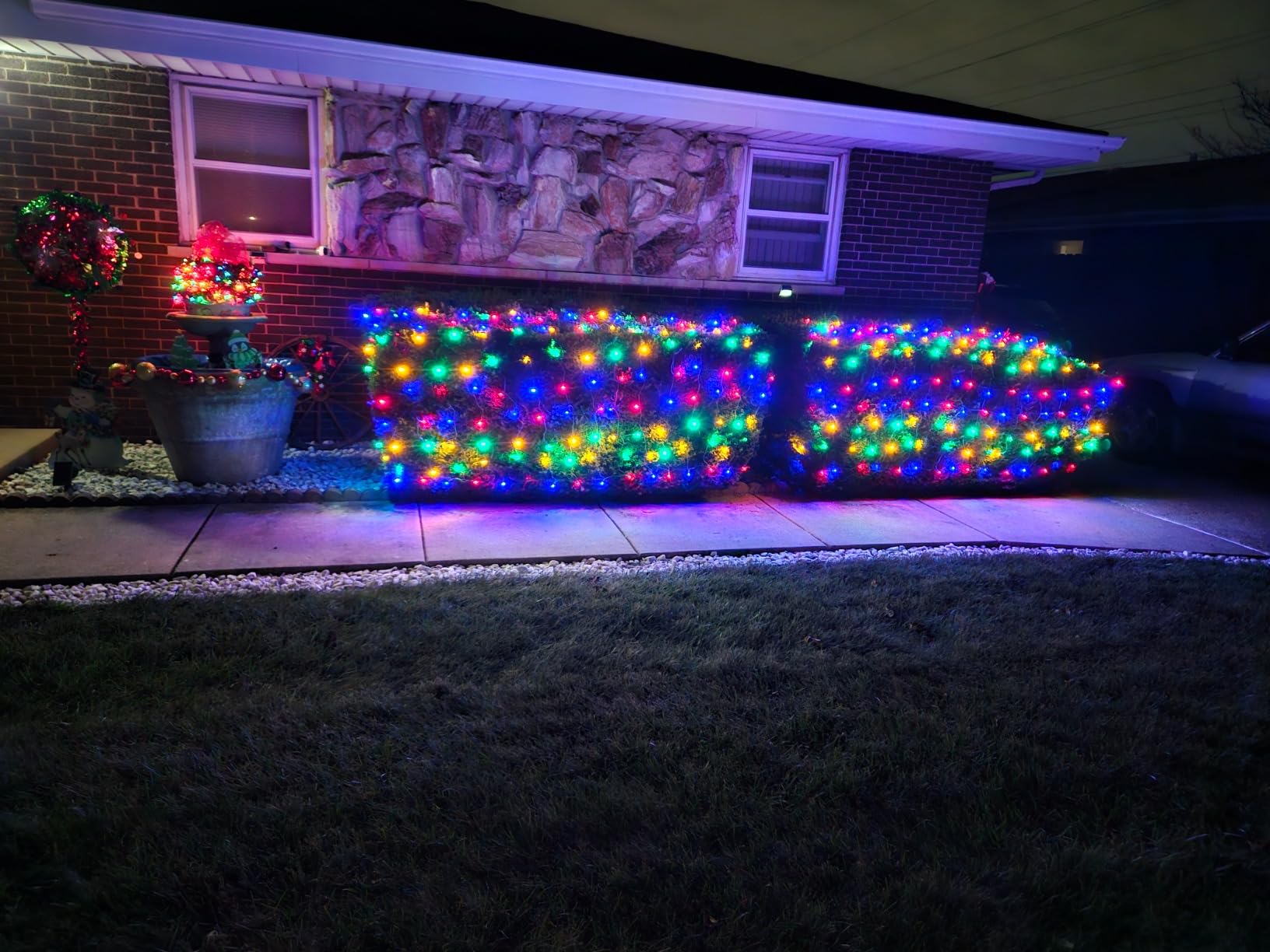 Dirnun Led Christmas Net Lights Outdoor Christmas Lights Multicolor 160LED 5ftx7ft, Waterproof Outdoor Indoor Fairy Mesh Net Light for Xmas Party, Yard, Patio, Trees, Shrubs, Bushes Decorations customer photo 2