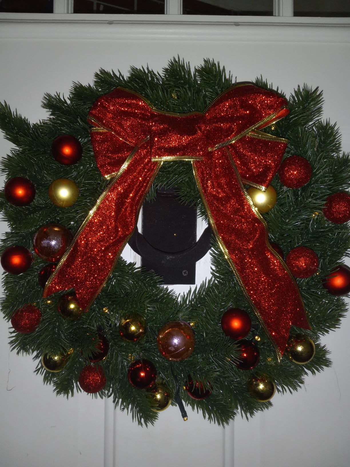 Juegoal 21 Inch Pre-Lit Christmas Wreath with Metal Hanger, Lighted Xmas Folded Wreath with 60 LED Lights, Red Bow and Colorful Balls, Battery Operated & Timer for Outdoor Home Window Wall Front Door customer photo 2