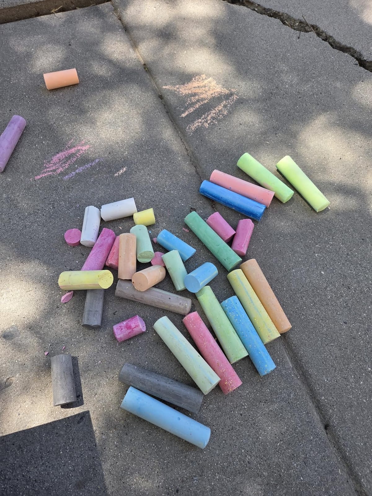 160 PCS Sidewalk Chalk for Kids –14 Colors, Non-Toxic Washable Jumbo Chalks customer photo 2