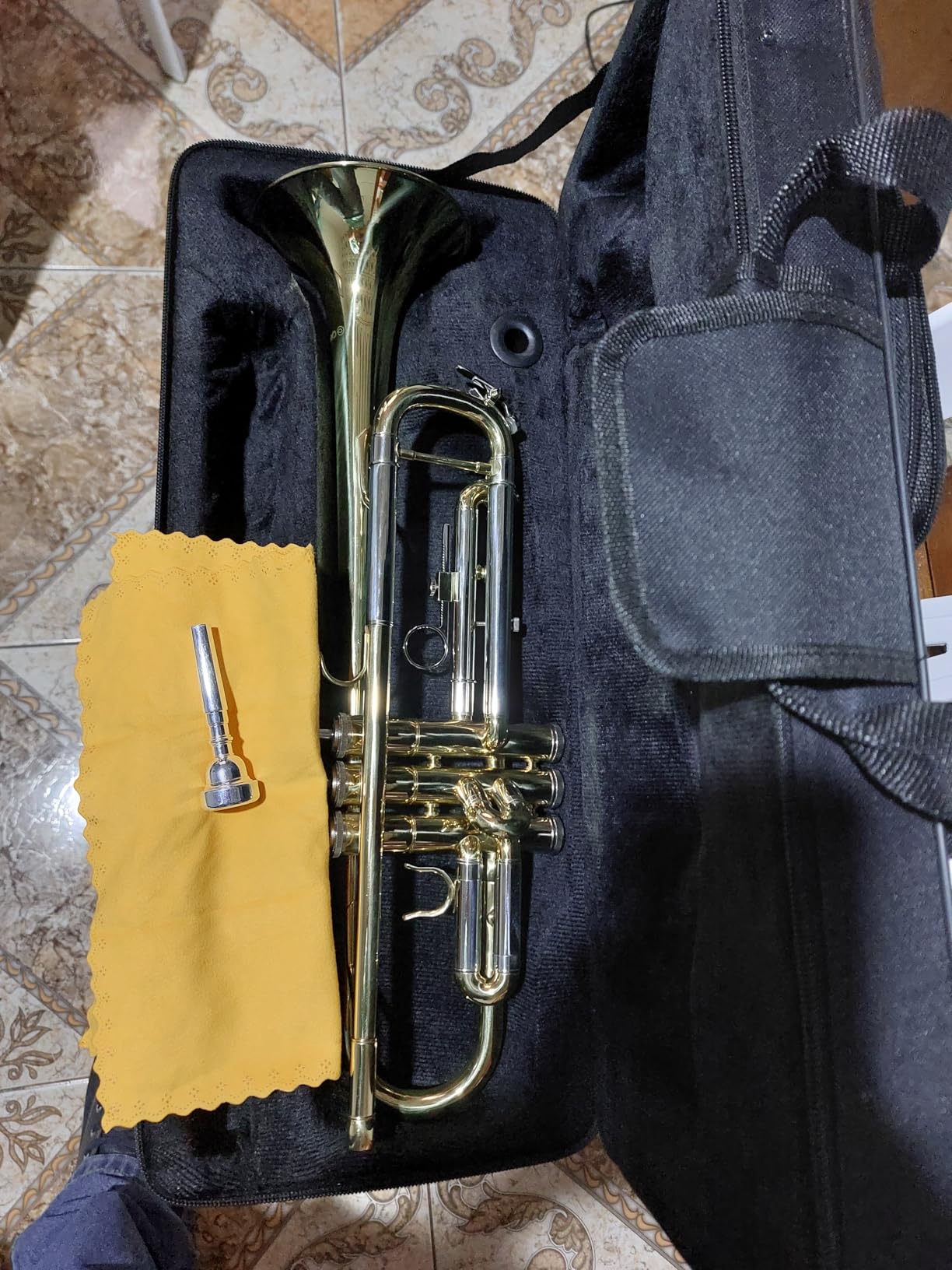 CAHAYA Bb Trumpet Instrument Brass Student Trumpet Trompeta Set Gold | Includes Hard Case, 7C Mouthpiece & Gloves. Standard Brass Trumpet Instrument for Beginner and Advanced Students customer photo 1
