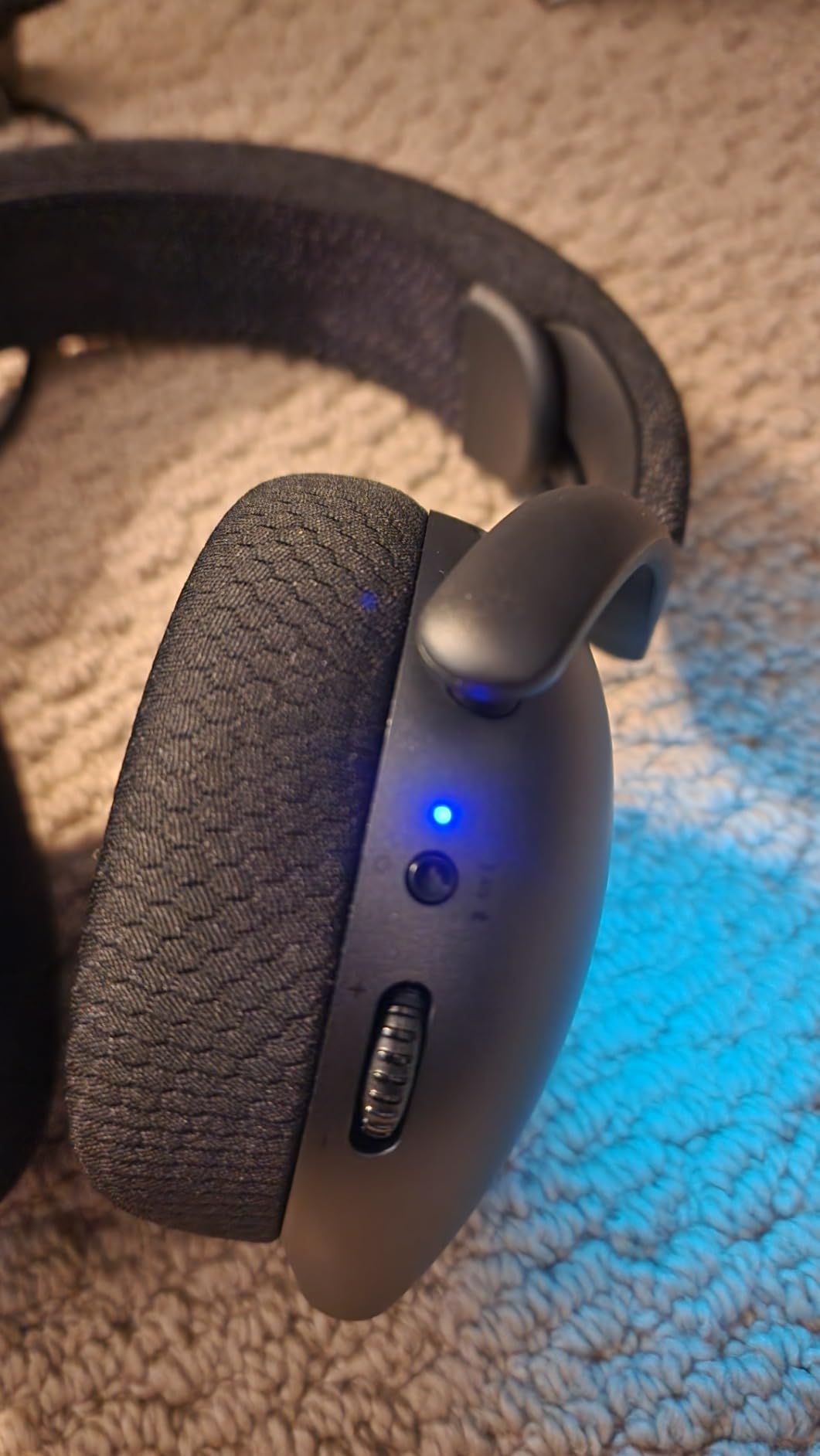 Alienware Wireless Gaming Headset, Active Noise Canceling customer photo 2