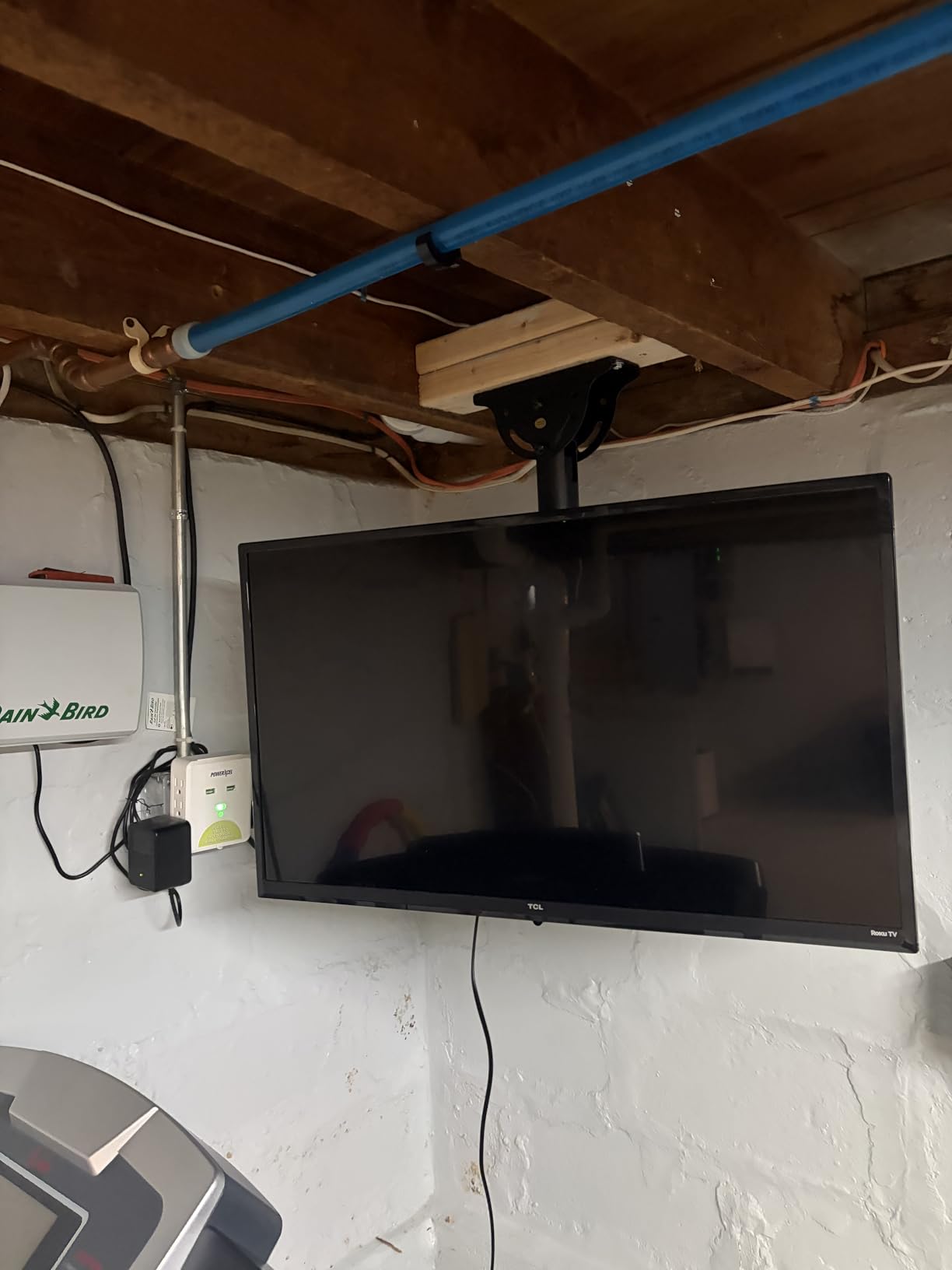 WALI Heavy Duty Ceiling TV Mount for 37-90 inch Large TVs, up to 220 lbs | Hanging Pole Ceiling Mount TV Bracket Up Down, Full Motion with Height Adjustment, Tilt, Swivel, Max VESA 800x400mm (CM3790) customer photo 1