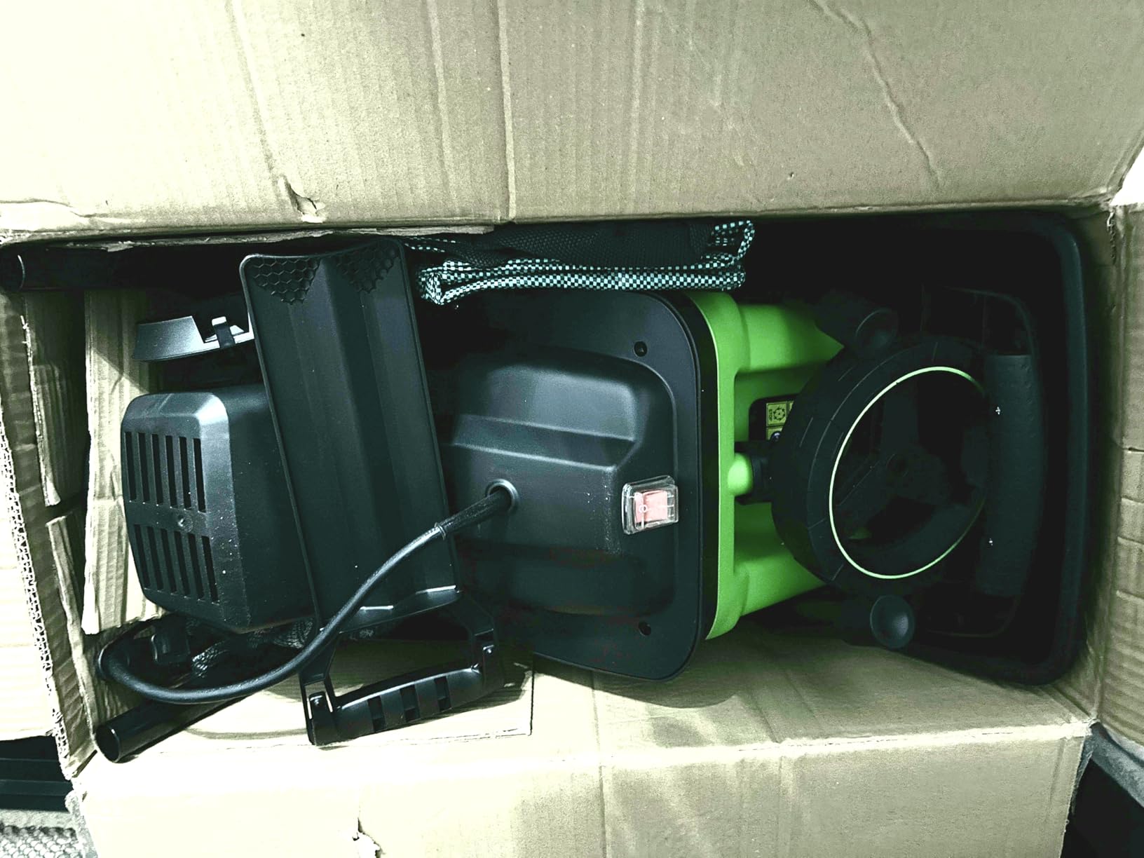 GreenSweep XL Bladeless Leaf Shredder & Mulcher | Powerful 15 Amp, 9,000RPM Motor for 18:1 Reduction Ratio customer photo 1