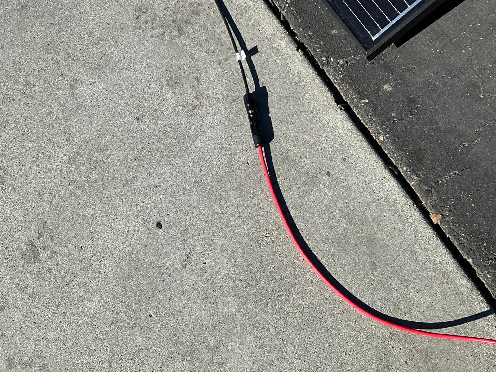 DOKIO 200W Solar Panel Kit, 2-Pack of 100W, Brackets and 5 m Cable customer photo 1