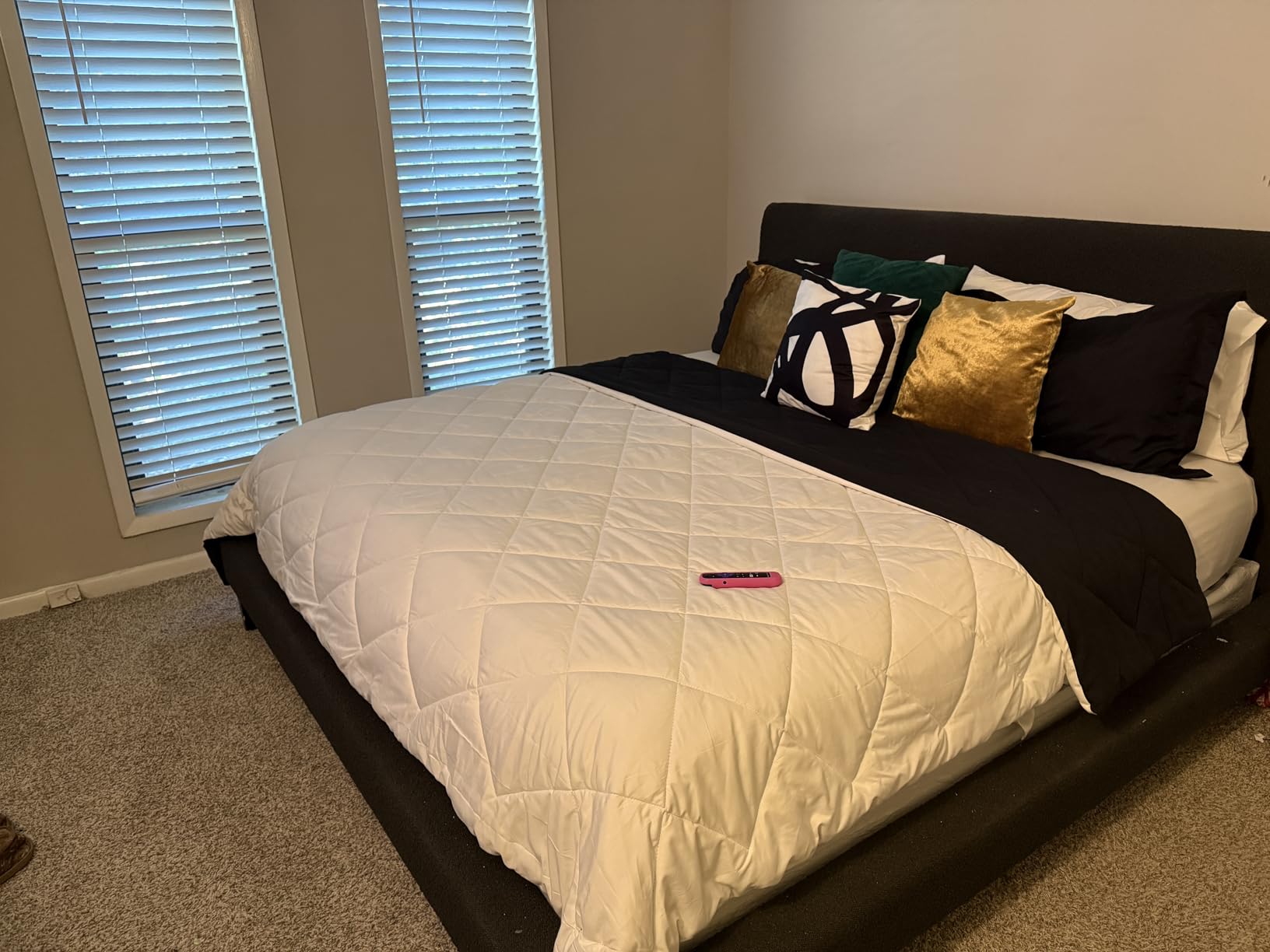 MUXHOMO 7 Pieces Queen Comforter Set, Reversible Bed in a Bag Queen Size, All Season Bedding Set with Comforter, Flat Sheet, Fitted Sheet, Pillowcases & Shams, Red & Black customer photo 1