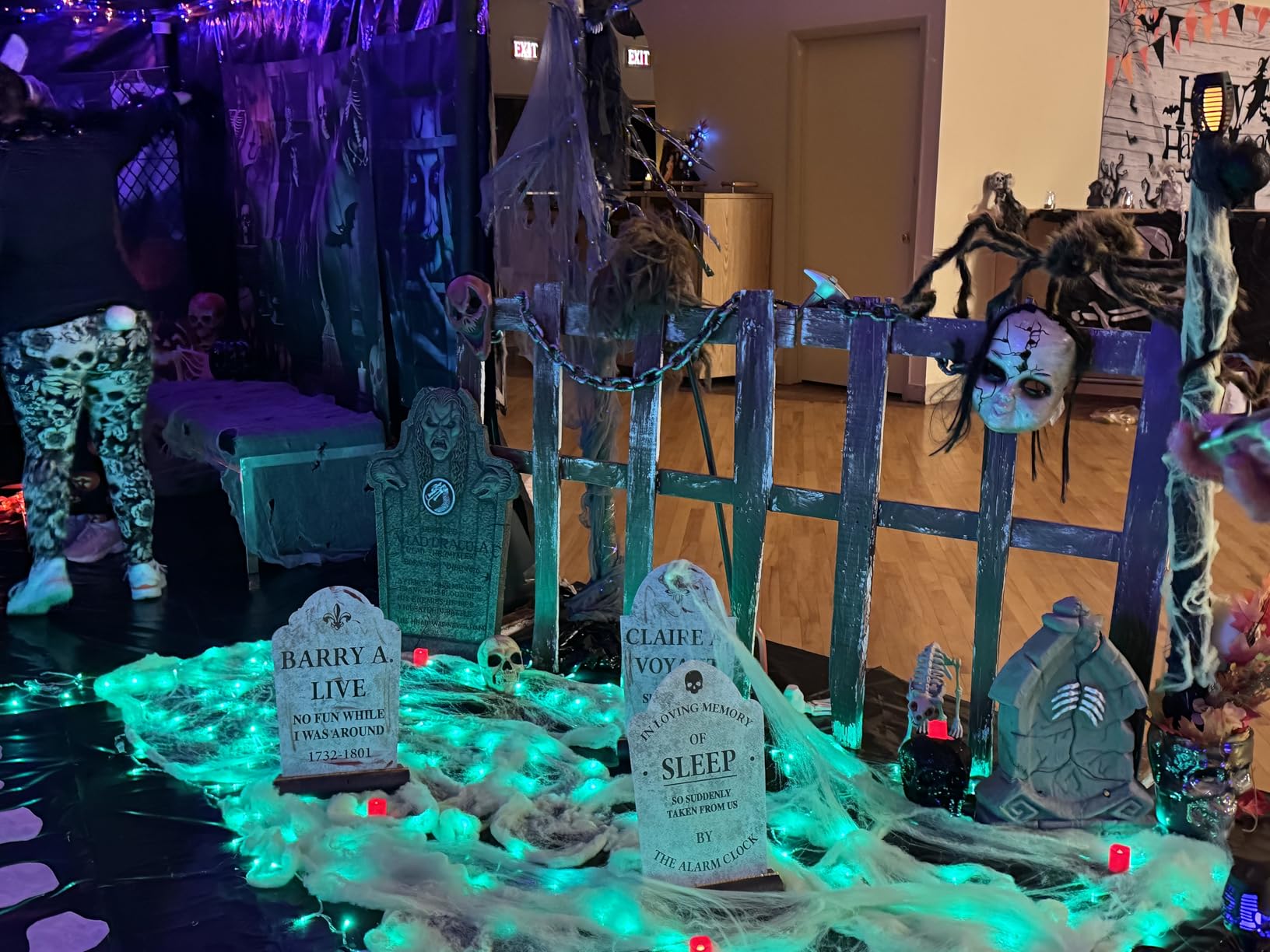 Halloween Decorations Outdoor Graveyard Tombstones: 6ct Large Realistic Halloween Cemetery Tombstone Yard Signs with Stakes, 17