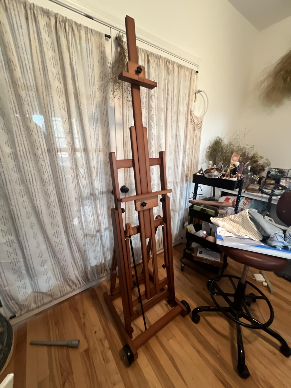 DJAR Large H-Frame Painting Easel for Adults, Solid Beech Wood, Walnut customer photo 1