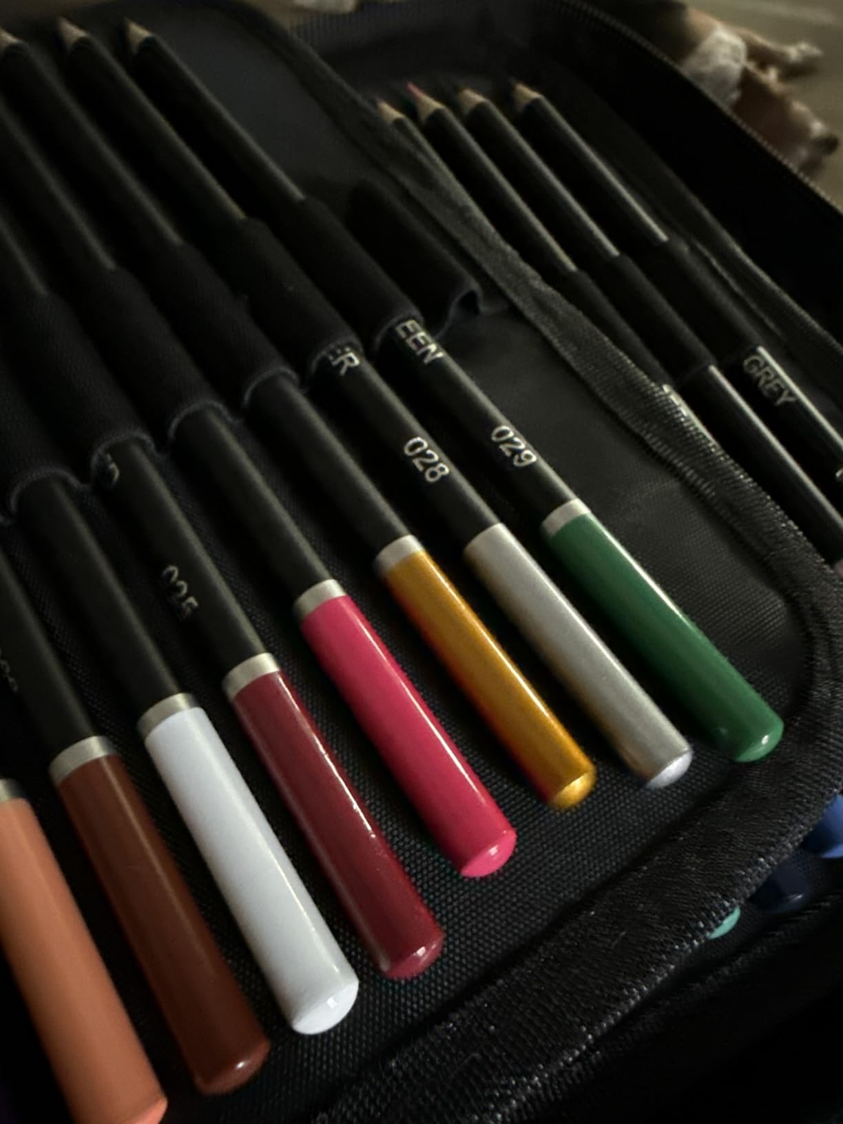 TMOL 120 Pack Colored Pencils for Adult Coloring Books, Soft Core Oil Based Color Pencils with Sketch Book, Color Book, Art Supplies with Zipper Case, Gifts for Adults, Artists, Professionals customer photo 1