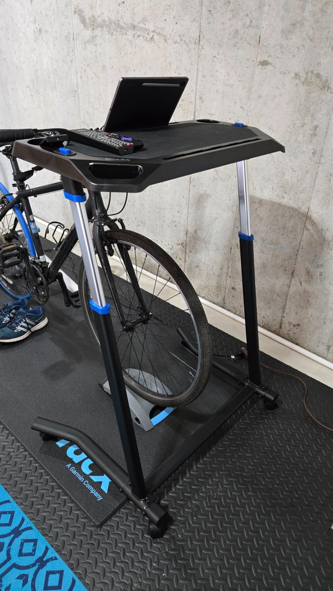 VEVOR Cycling Desk, Adjustable Bike Trainer & Treadmill Desk with Triangle Support, Non-Slip Multi-Slot Bike Trainer Fitness Desk with Handle Bar, Fit for Home Office Exercise customer photo 1