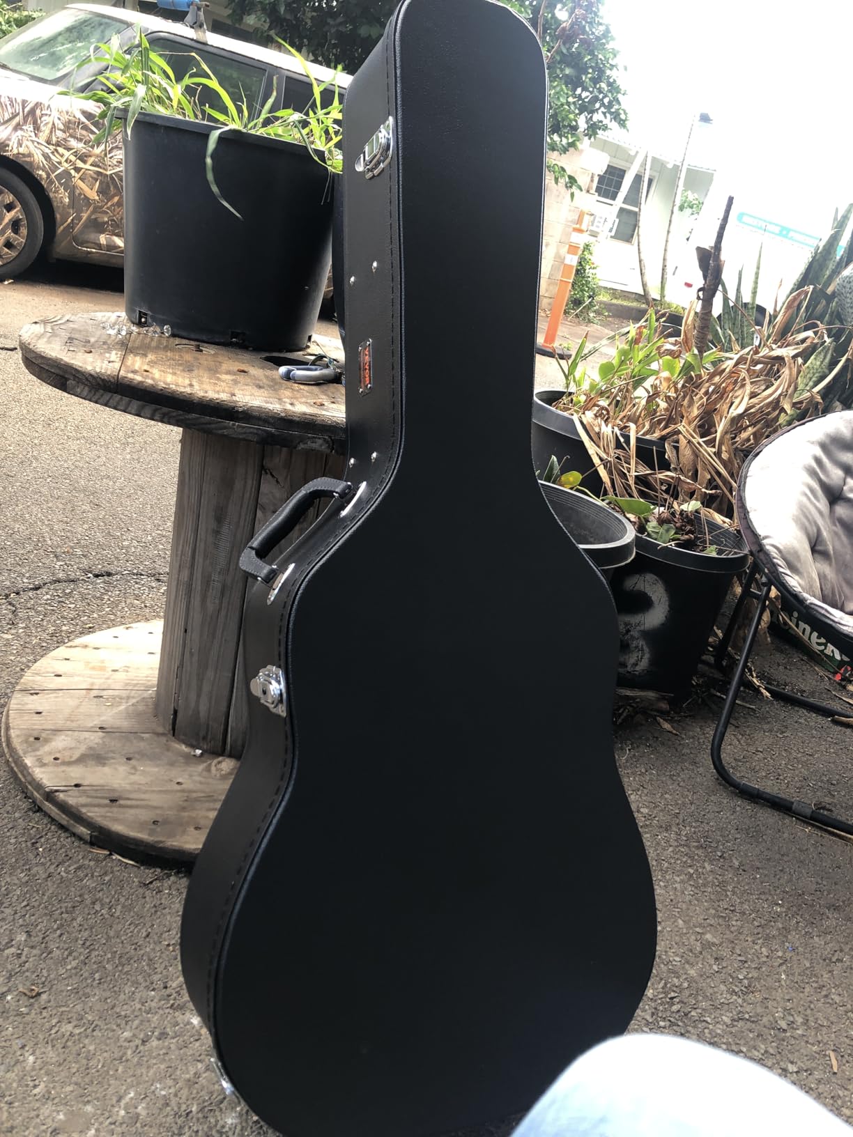 VEVOR Acoustic Guitar Hard Case, 43.31 in Gourd-Shaped Guitar Hard Case, With Lock Latch Key Handle, PVC Padding Soft Lining Water-Resistant Hard Shell Guitar Case, for 39-41 in Acoustic Guitar, Black customer photo 2