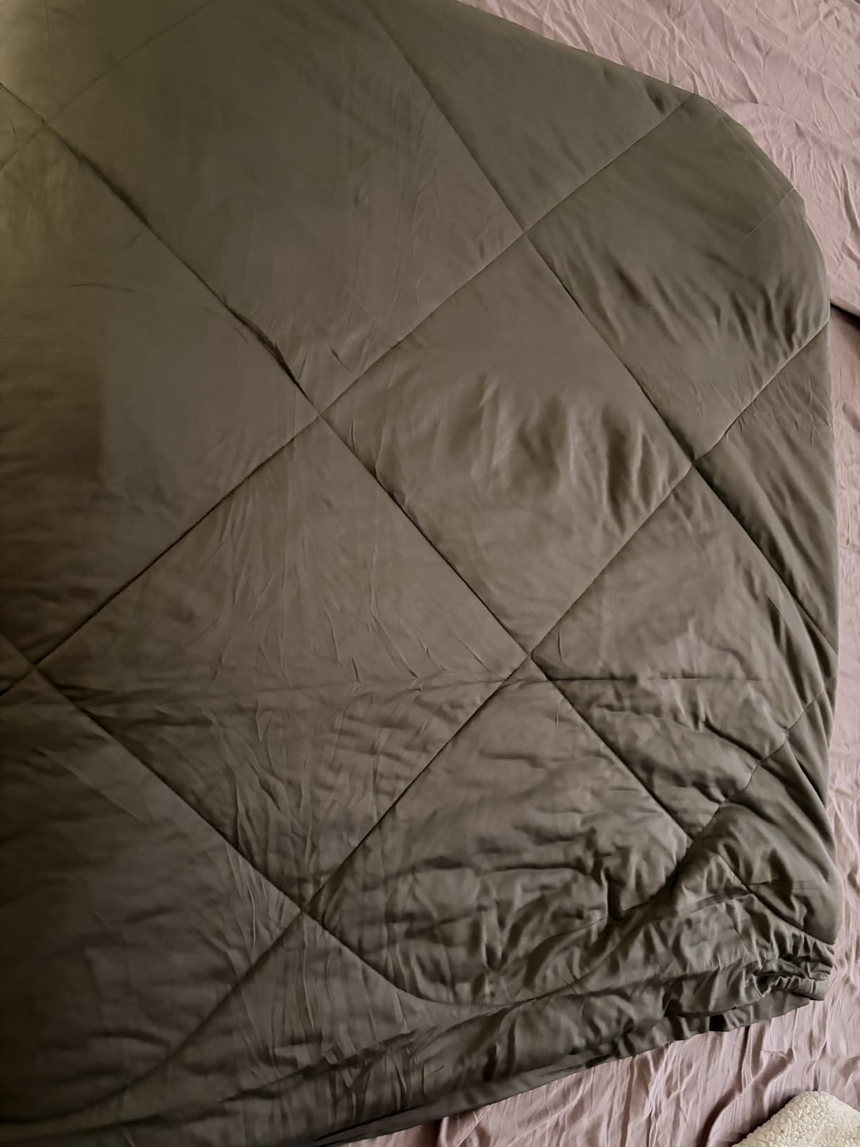 Cooling Comforter Queen Size, Double-Sided Cold Tech Fabric Quilted Bed Comforters Cooling Blanket for Hot Sleepers, Breathable Lightweight Summer Bedding, All-Season Ice Blanket, Dark Gray customer photo 1