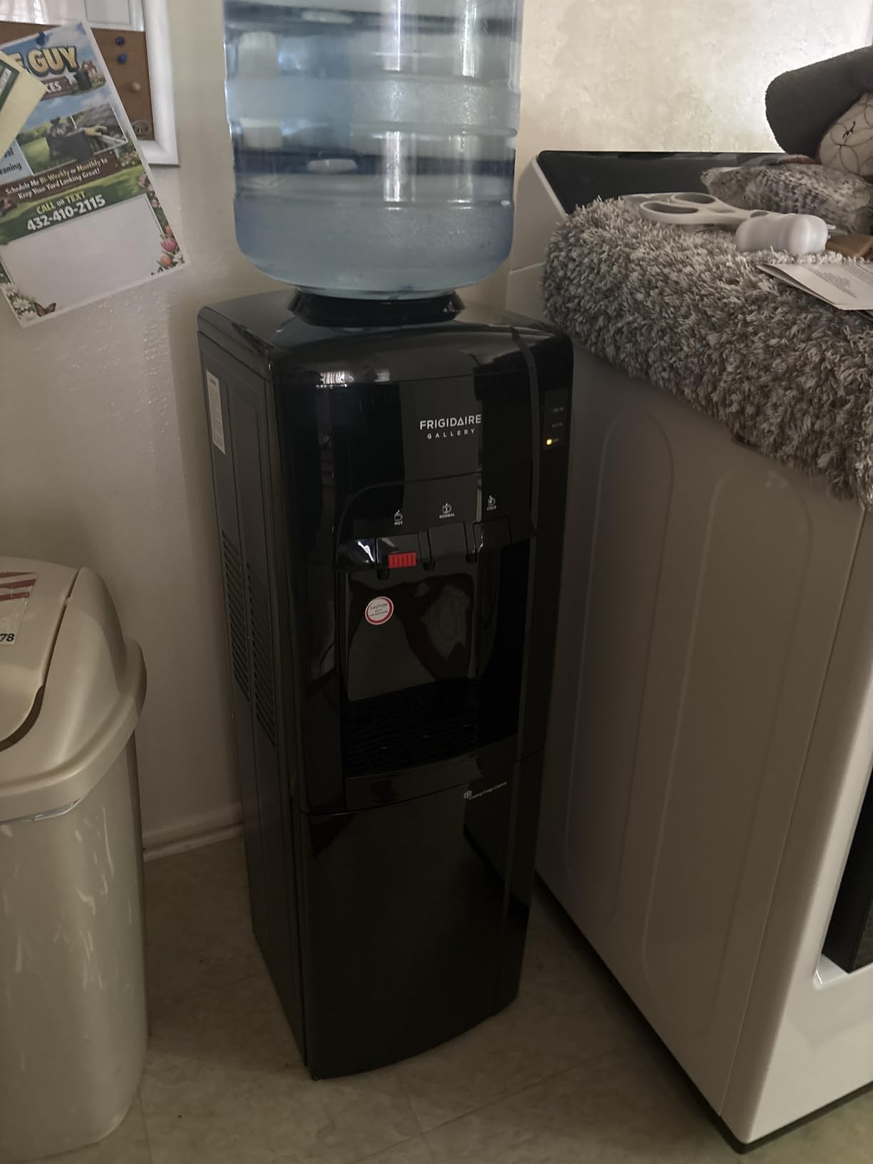 Frigidaire Gallery, Top Load Water Dispenser, Built-in Cooling Bottom Refrigerator Compartment, Black customer photo 1