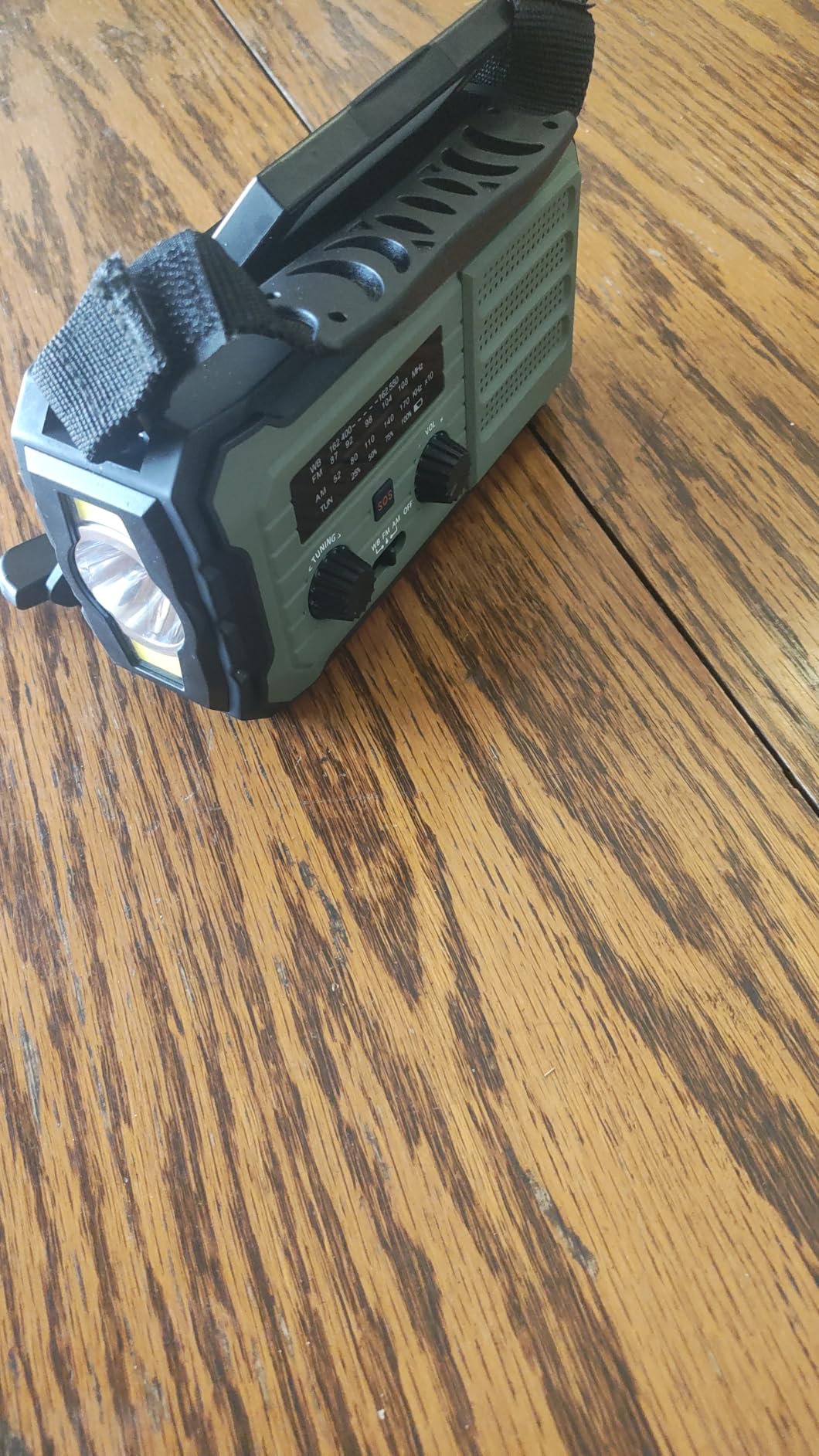 Emergency Radio Hand Crank Solar, 10000mAh/37000mWh Emergency Weather Radio customer photo 1