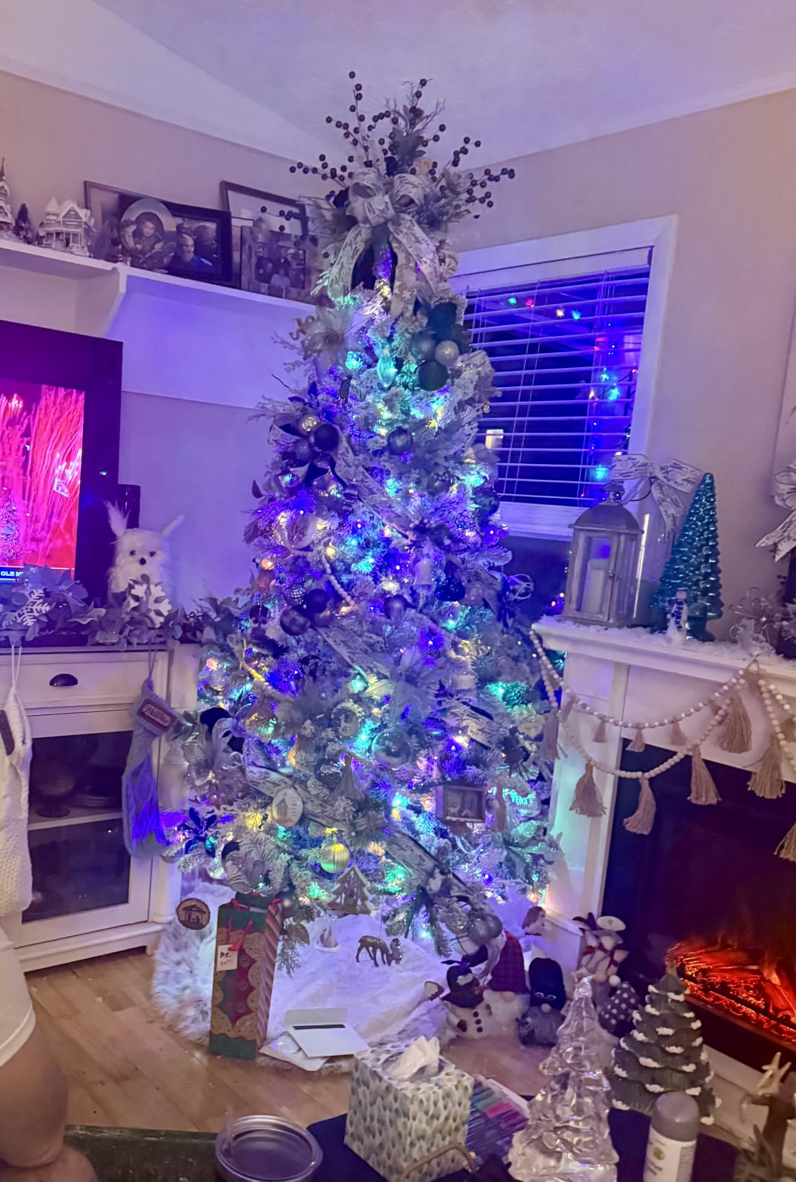 SHareconn 7ft Prelit Flocked Spruce Artificial Christmas Tree with Remote customer photo 1