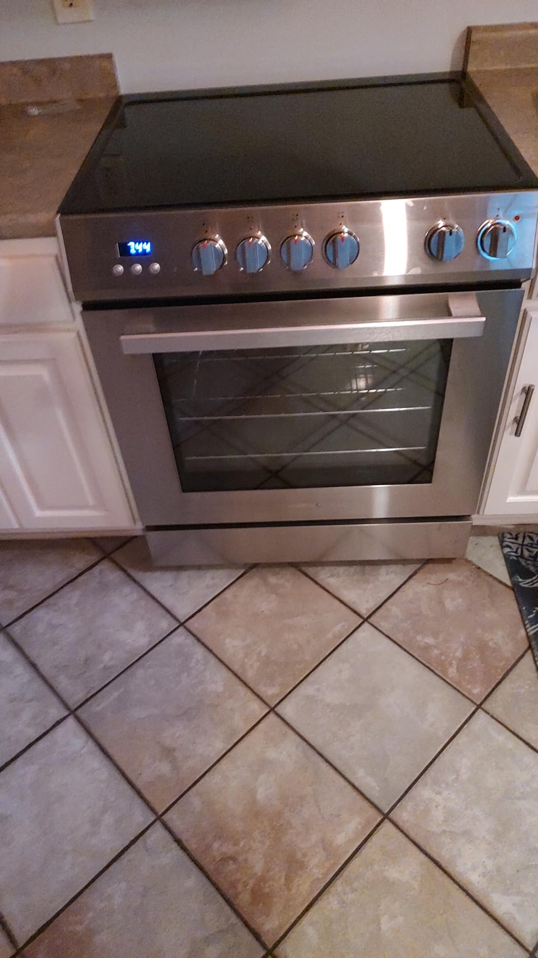 Cosmo COS-ERD304K-BK 30 in. Stellar Collection 4.9 cu. ft. 4 Burner Electric Range, Convection, Black Glass Cooktop, Dual Element Burners, 6 Oven Functions, Digital Display with Timer, Storage Drawer customer photo 2