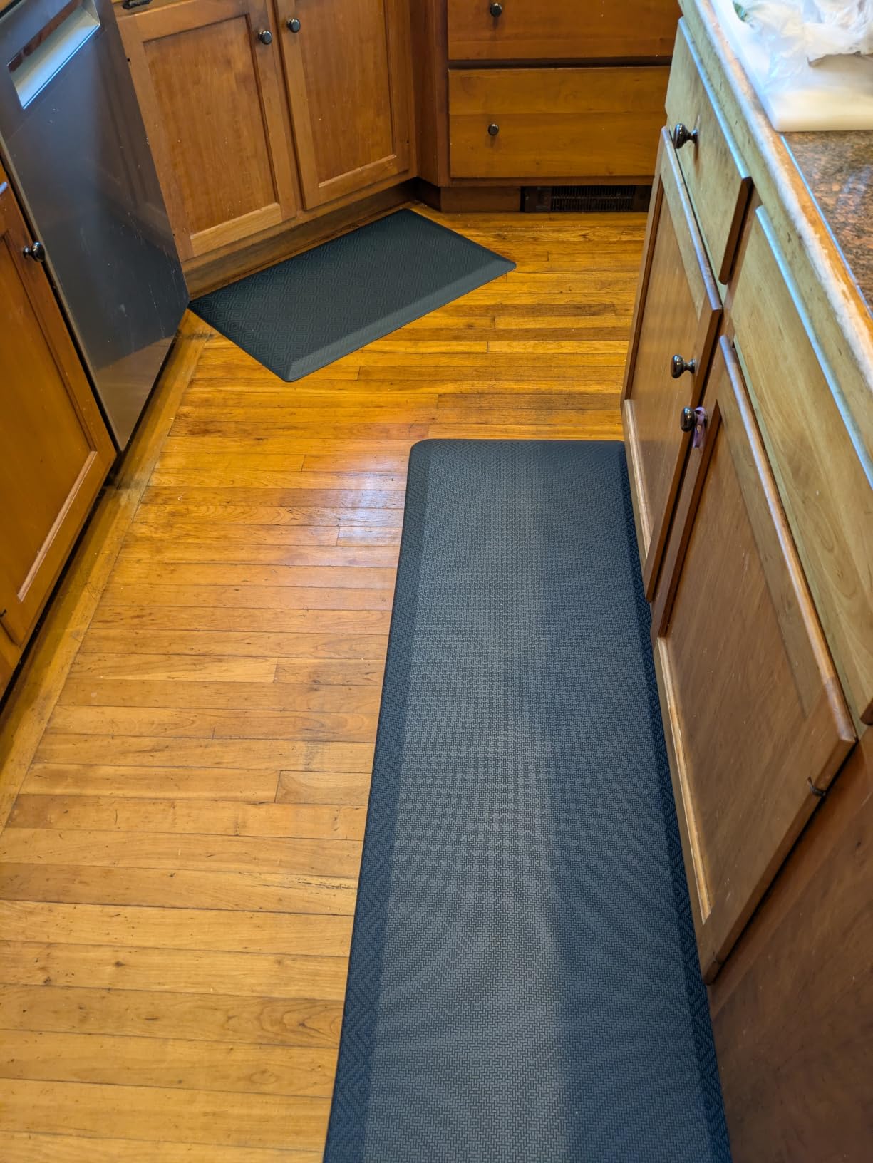 Ophanie Kitchen Mats for Floor,3/4 inch Thick,24x70 Anti Fatigue Cushioned Mat,Kitchen Rugs,Waterproof,Comfort Ergonomic Standing Mat for Office,Home,Sink with 99+ Pairs of Anti-Slip Bottom Ridges customer photo 2