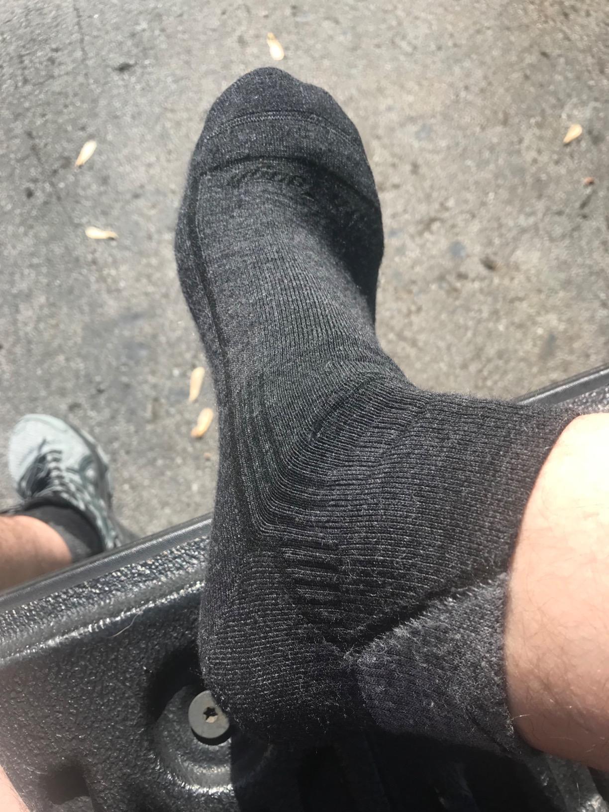 Darn Tough Vermont Men's Hiker Quarter Midweight Cushion Socks (1959) customer photo 2