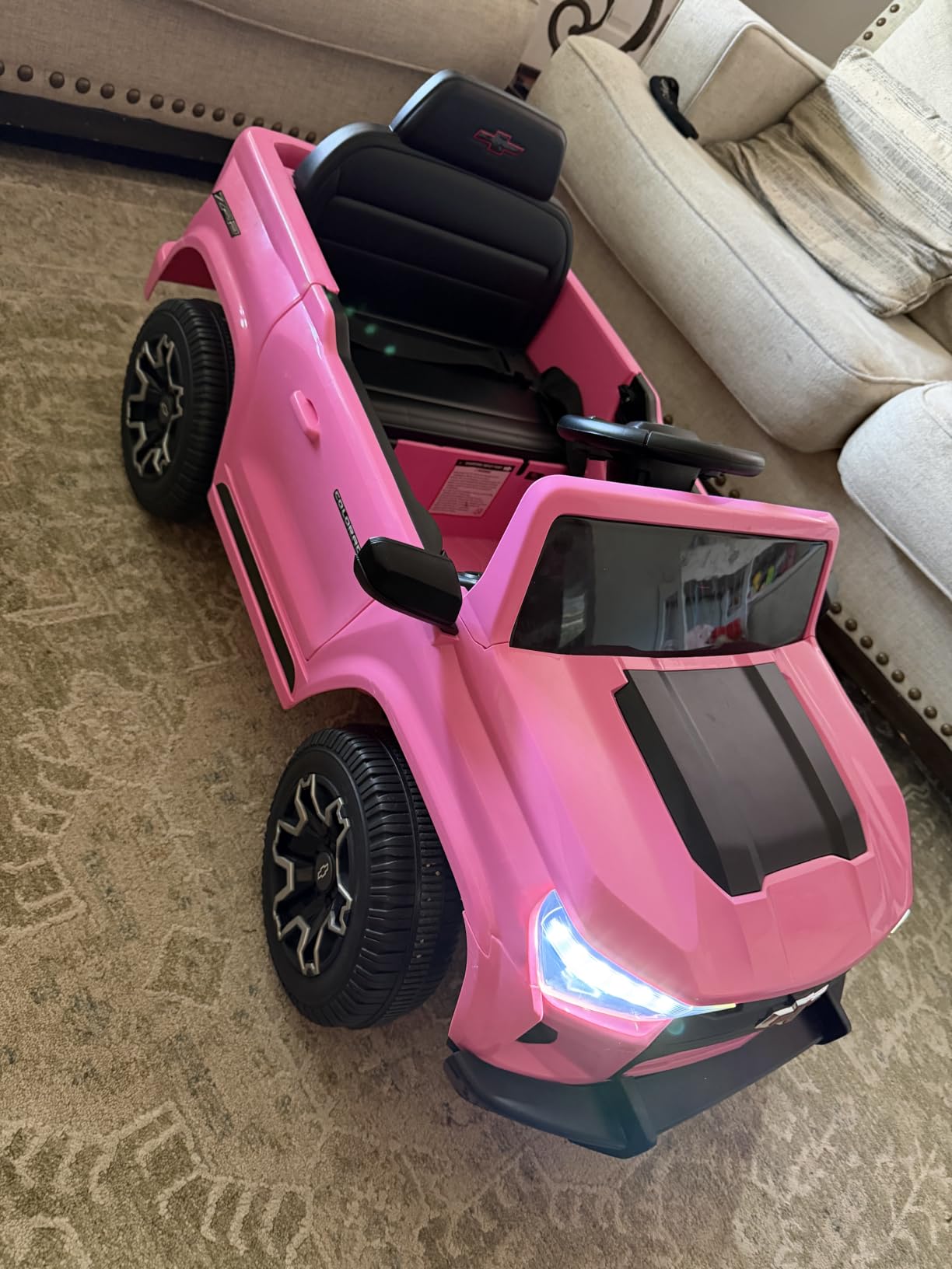 Winado 12V Licensed Chevrolet Colorado Electric Ride on Car, Black customer photo 1