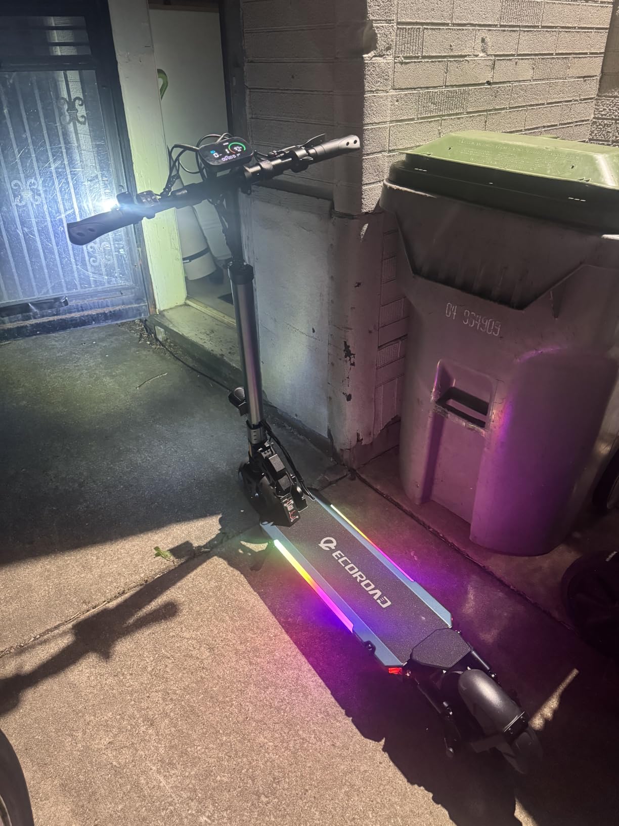 ECOROAD Electric Scooter for Adults 750W 25 MPH 30-35 Miles Long Range customer photo 1
