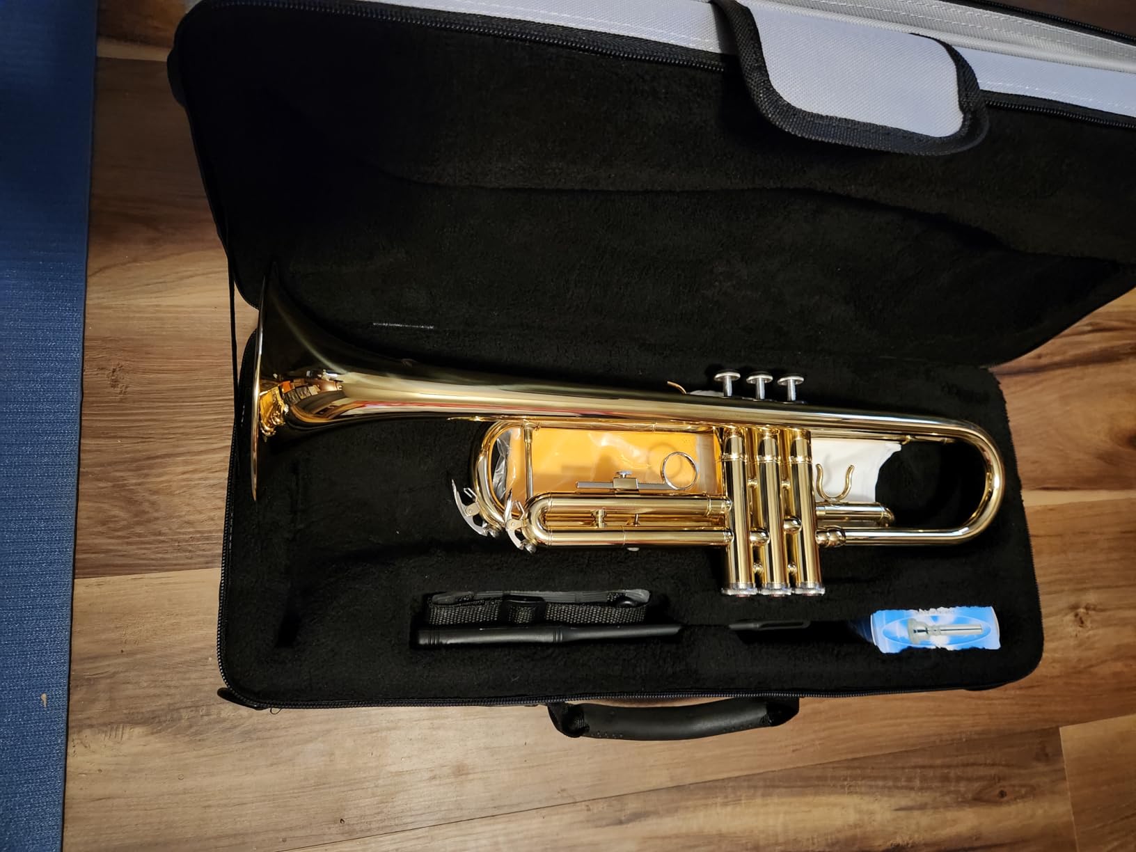 Kmise Bb Standard Trumpet, Premium Brass Trumpets for Student Beginner, Trumpet Instrument Set with Upgraded Case, 7C Mouthpiece, Mute, Beginner's Guide Kit, Cleaning Kit (Gold) customer photo 2